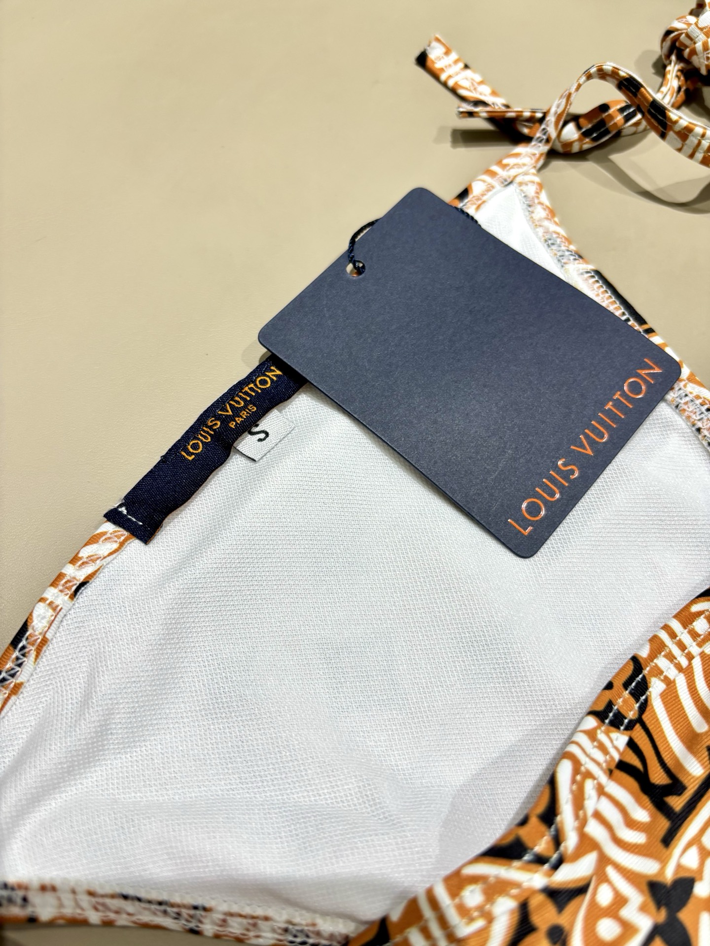 Lv比基尼😍🥰适合多种场景的游泳衣🏊‍♀️海边 游泳池 温泉 水上乐园 漂流都可以😌内搭也完全可以 连体