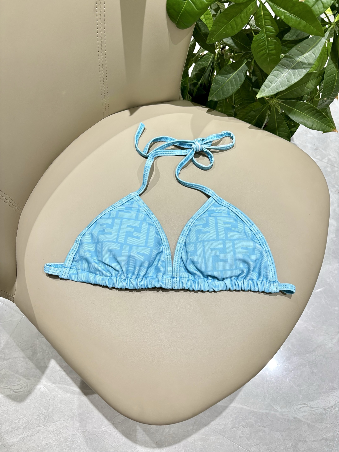 芬迪比基尼😍🥰适合多种场景的游泳衣🏊‍♀️海边 游泳池 温泉 水上乐园 漂流都可以😌内搭也完全可以 连体