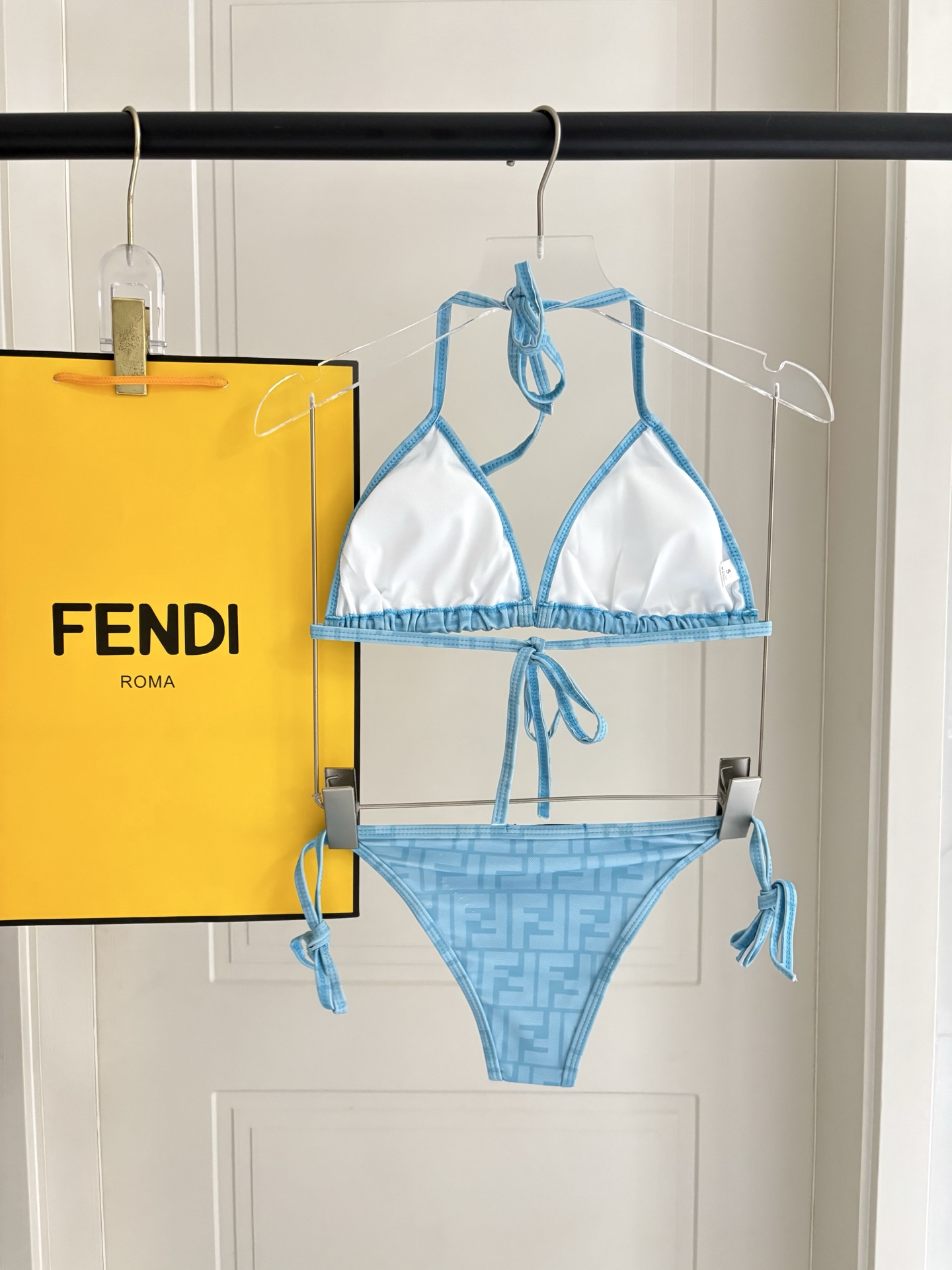 芬迪比基尼😍🥰适合多种场景的游泳衣🏊‍♀️海边 游泳池 温泉 水上乐园 漂流都可以😌内搭也完全可以 连体