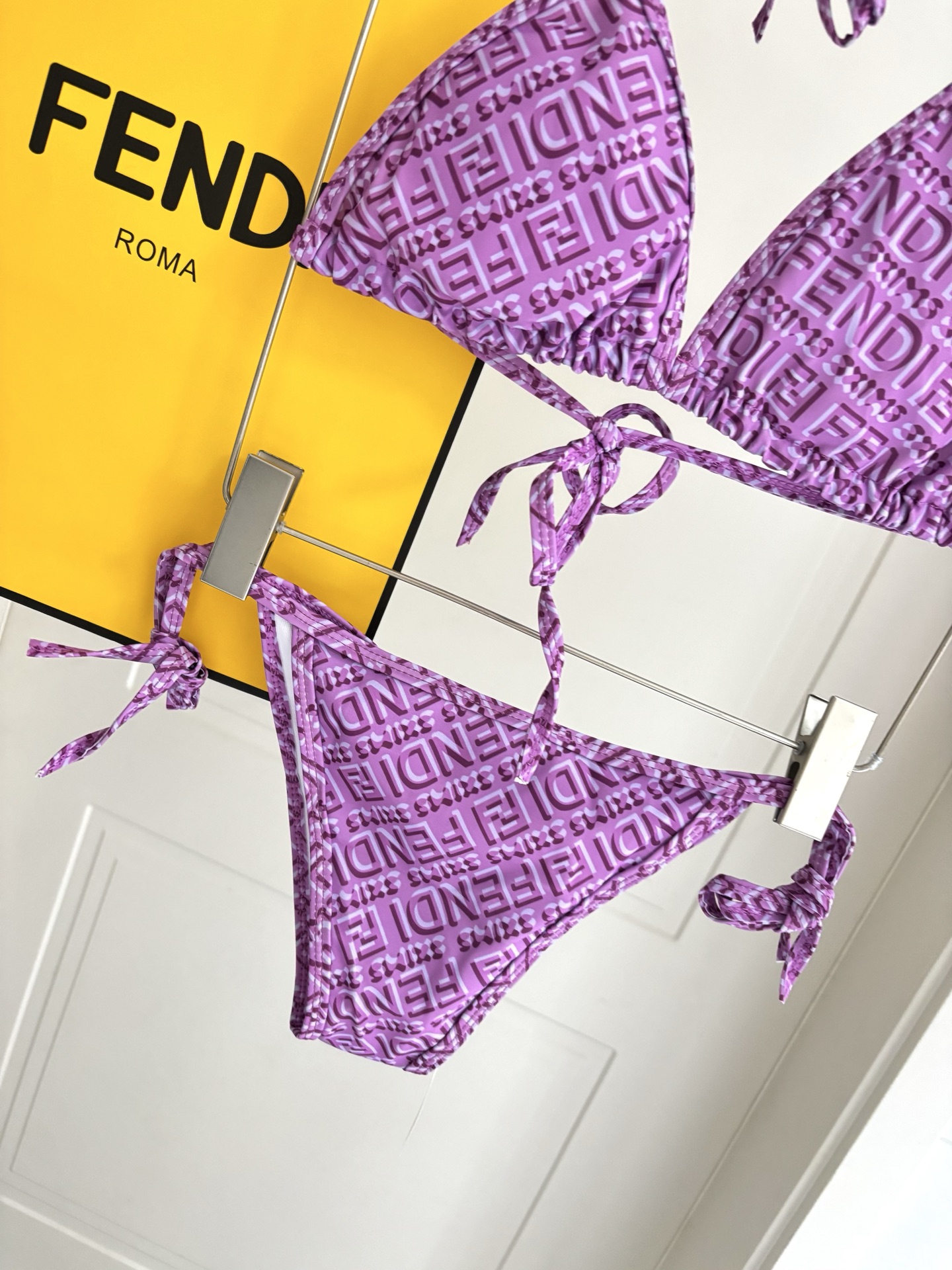 芬迪比基尼😍🥰适合多种场景的游泳衣🏊‍♀️海边 游泳池 温泉 水上乐园 漂流都可以😌内搭也完全可以 连体