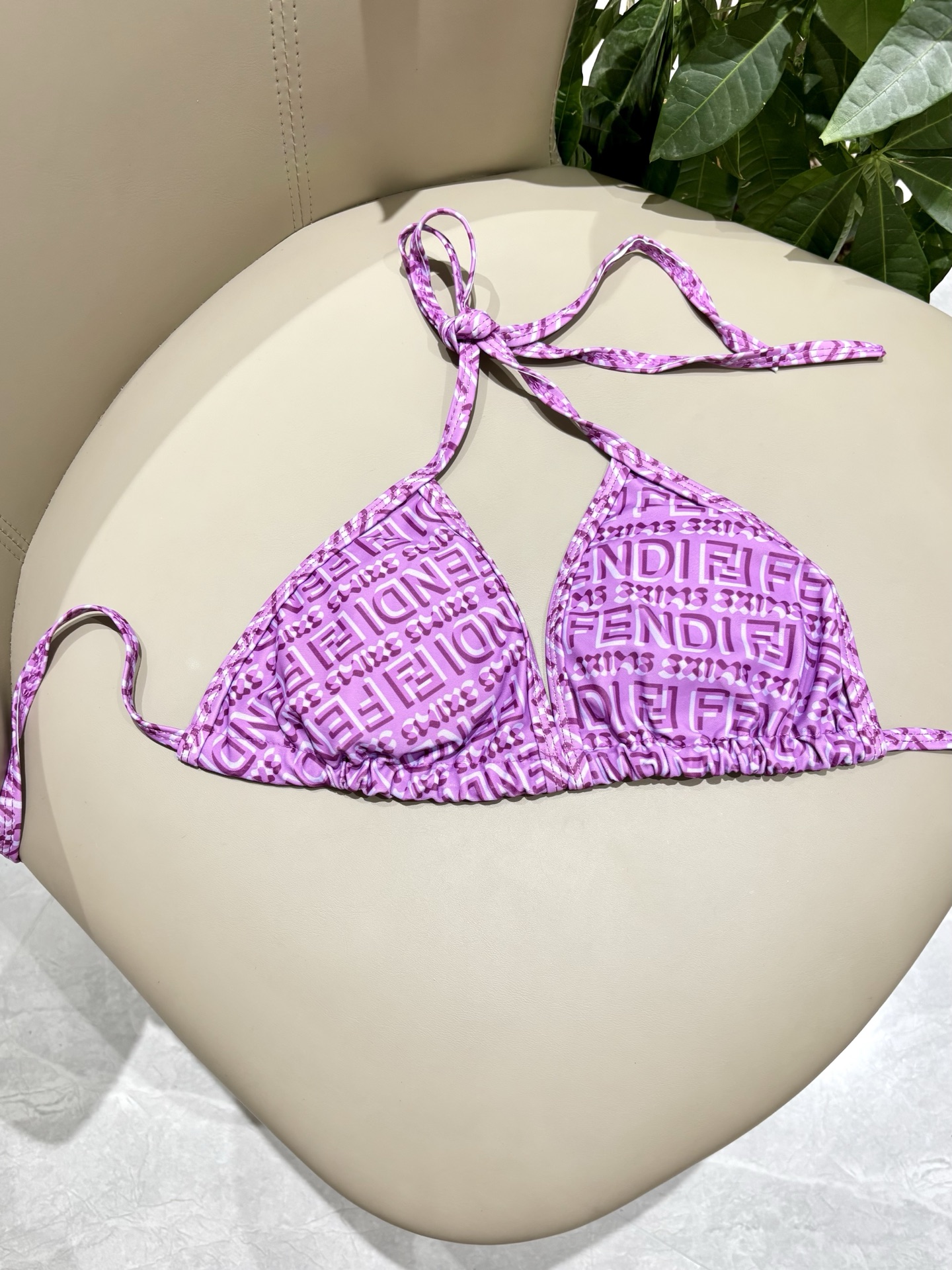 芬迪比基尼😍🥰适合多种场景的游泳衣🏊‍♀️海边 游泳池 温泉 水上乐园 漂流都可以😌内搭也完全可以 连体