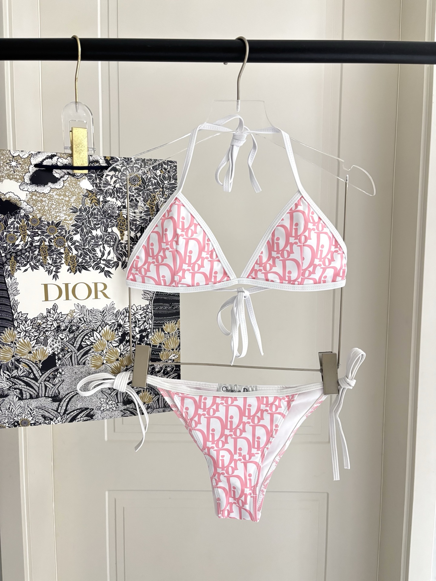 迪奥比基尼😍🥰适合多种场景的游泳衣🏊‍♀️海边 游泳池 温泉 水上乐园 漂流都可以😌内搭也完全可以 连体