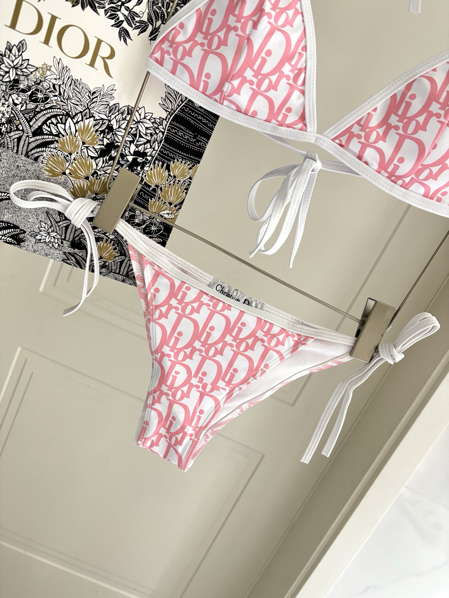 迪奥比基尼😍🥰适合多种场景的游泳衣🏊‍♀️海边 游泳池 温泉 水上乐园 漂流都可以😌内搭也完全可以 连体