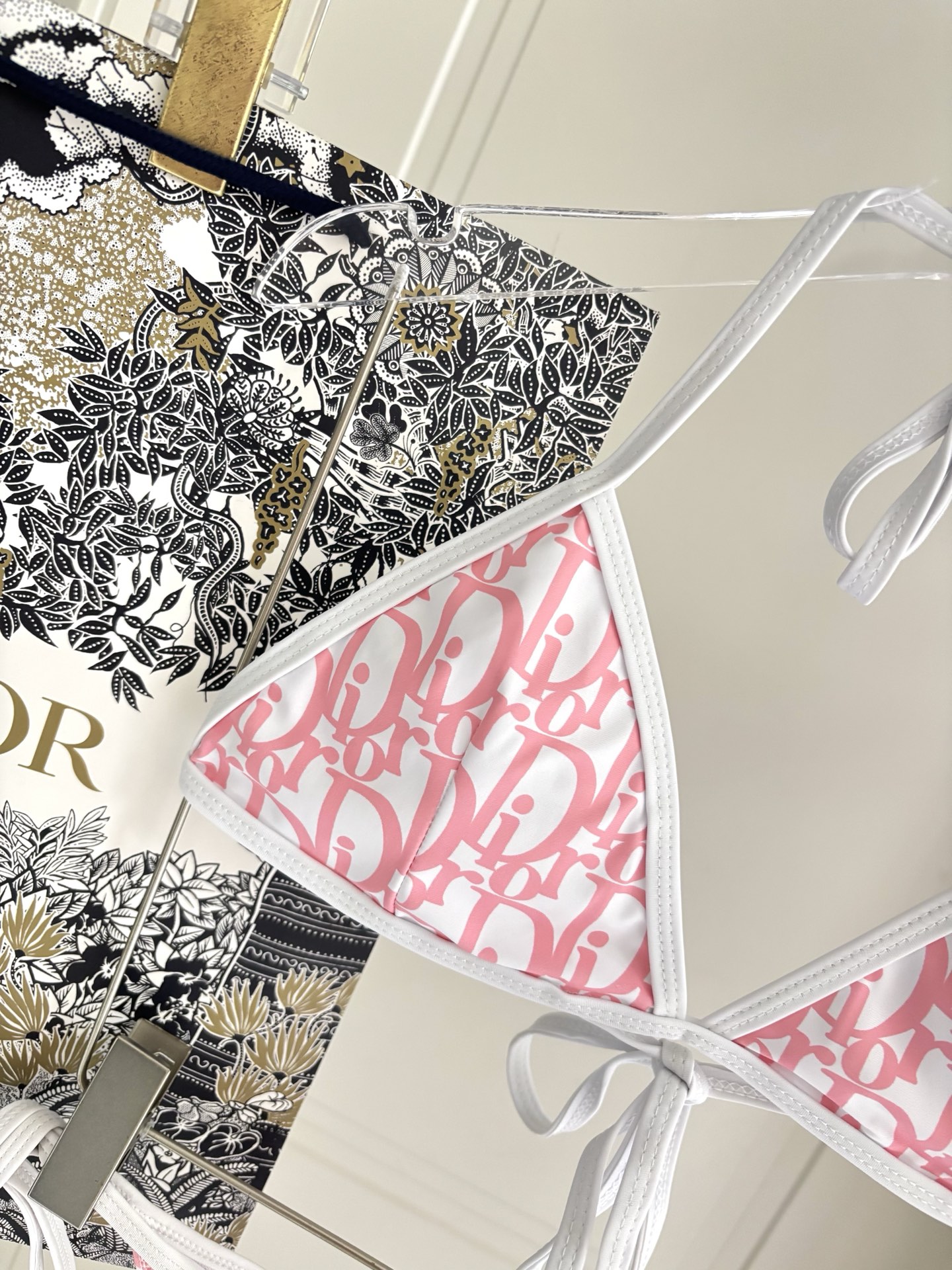 迪奥比基尼😍🥰适合多种场景的游泳衣🏊‍♀️海边 游泳池 温泉 水上乐园 漂流都可以😌内搭也完全可以 连体