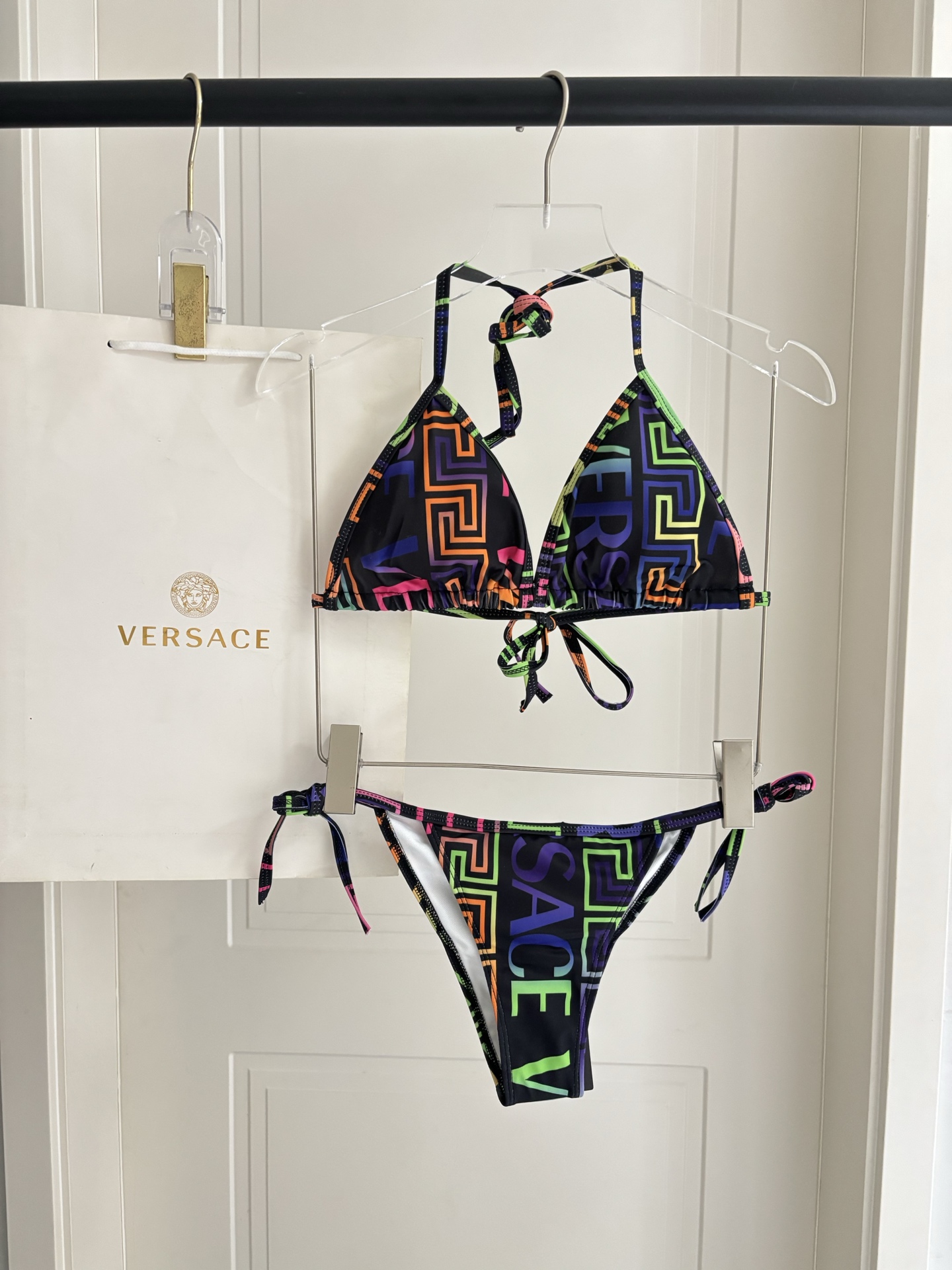 范思哲比基尼😍🥰适合多种场景的游泳衣🏊‍♀️海边 游泳池 温泉 水上乐园 漂流都可以😌内搭也完全可以 连