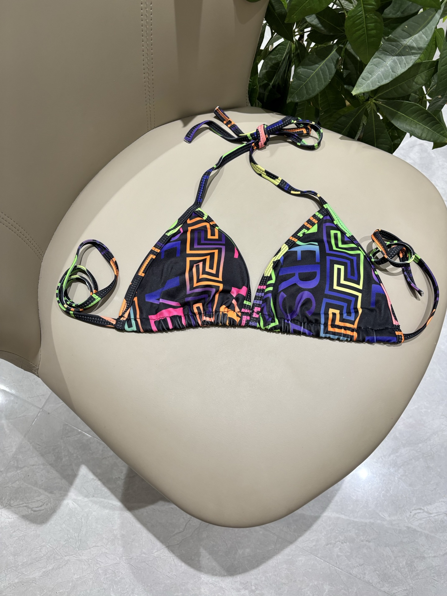 范思哲比基尼😍🥰适合多种场景的游泳衣🏊‍♀️海边 游泳池 温泉 水上乐园 漂流都可以😌内搭也完全可以 连