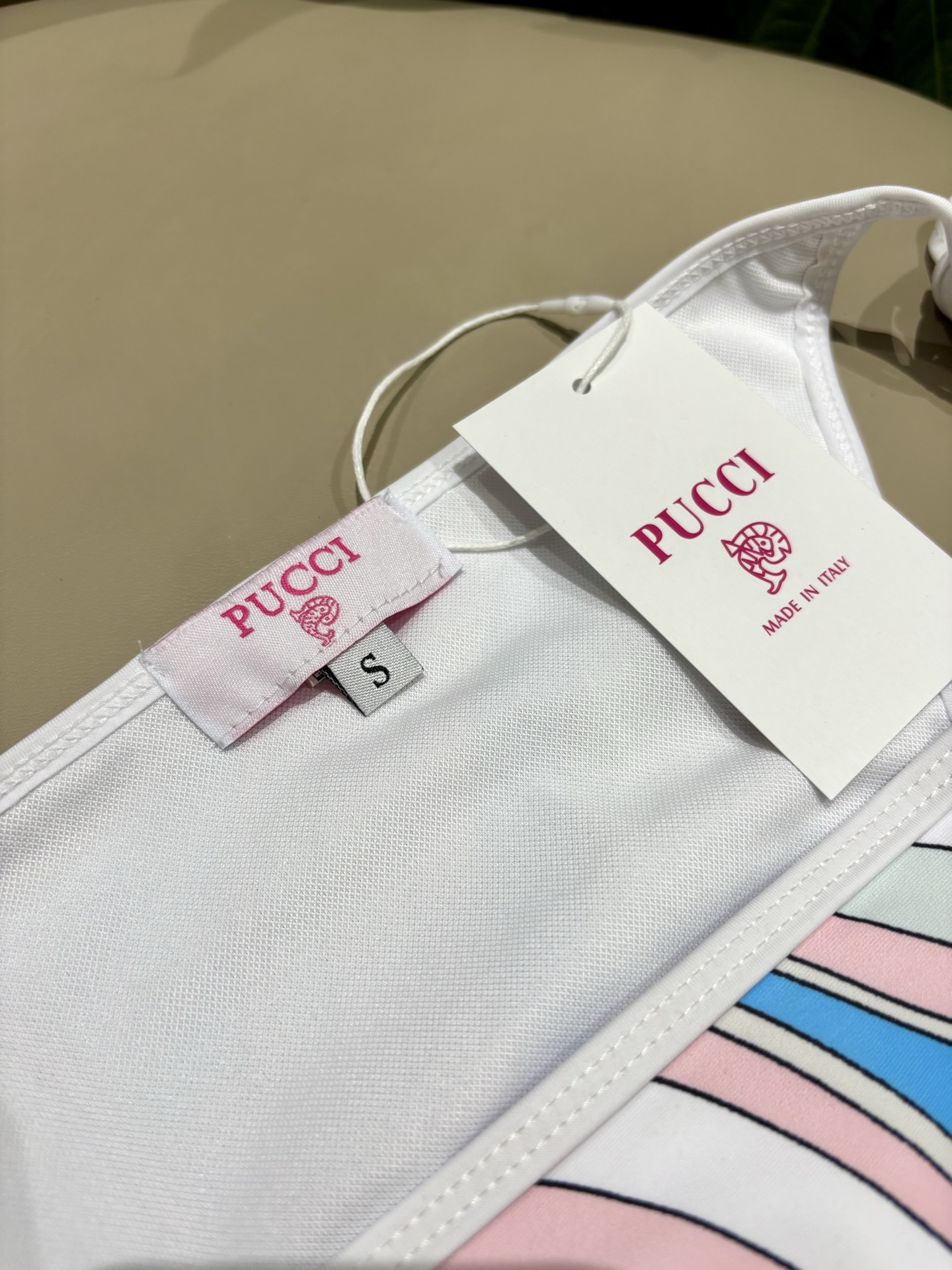 Pucci比基尼😍🥰适合多种场景的游泳衣🏊‍♀️海边 游泳池 温泉 水上乐园 漂流都可以😌内搭也完全可以