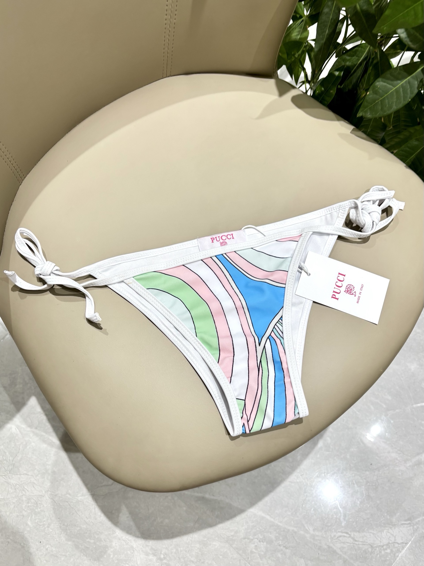 Pucci比基尼😍🥰适合多种场景的游泳衣🏊‍♀️海边 游泳池 温泉 水上乐园 漂流都可以😌内搭也完全可以