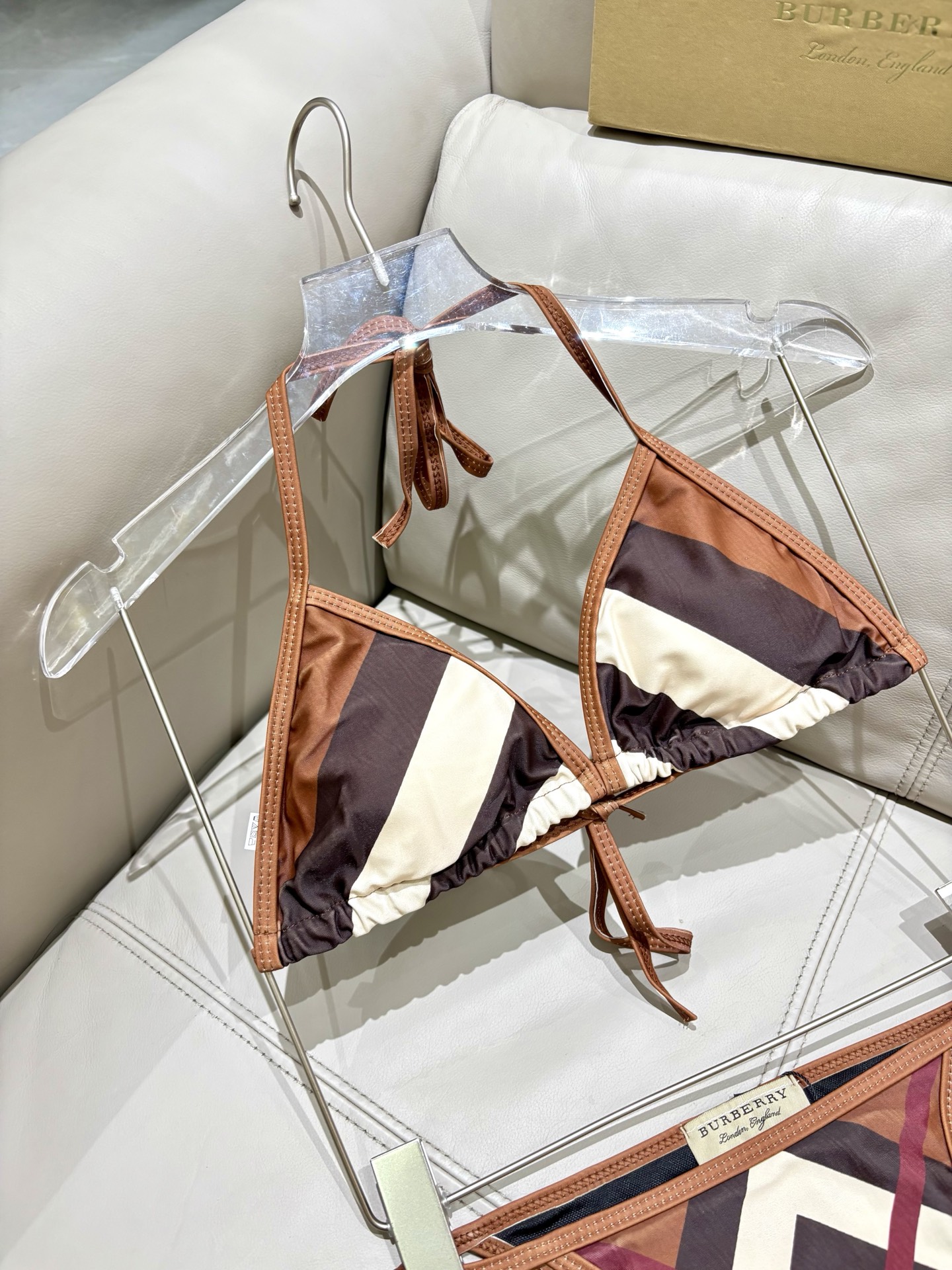 巴宝莉比基尼😍🥰适合多种场景的游泳衣🏊‍♀️海边 游泳池 温泉 水上乐园 漂流都可以😌内搭也完全可以 连