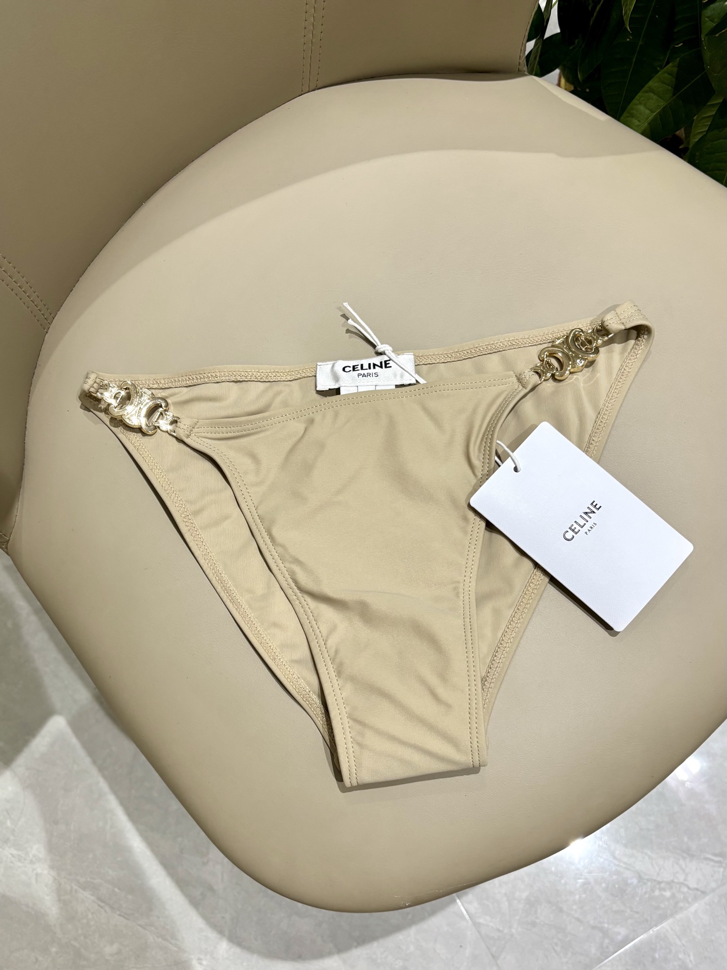 Celine比基尼😍🥰适合多种场景的游泳衣🏊‍♀️海边 游泳池 温泉 水上乐园 漂流都可以😌内搭也完全可