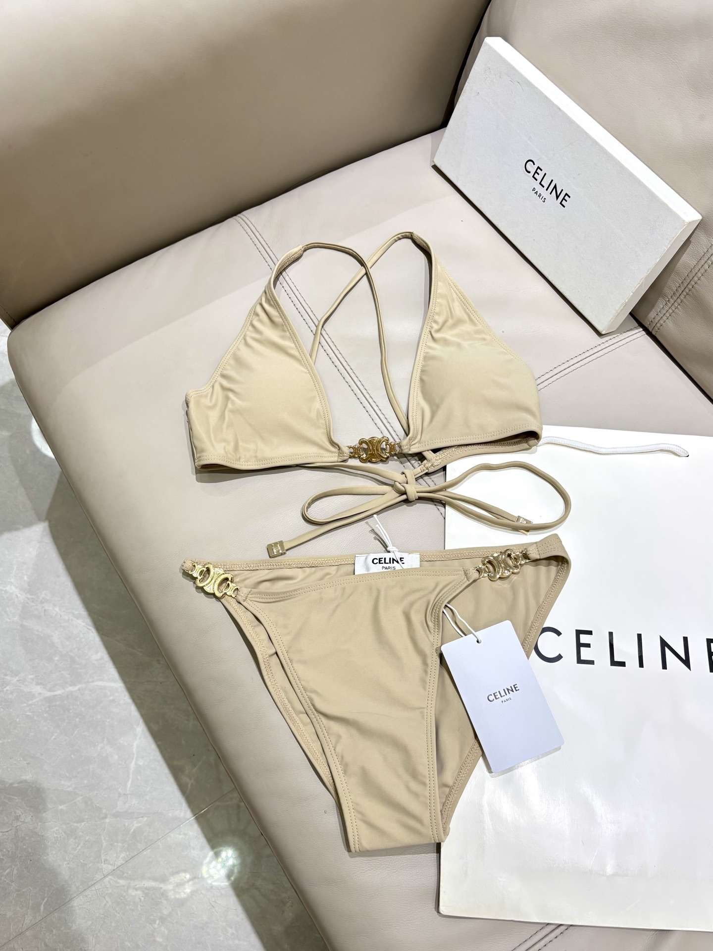 Celine比基尼😍🥰适合多种场景的游泳衣🏊‍♀️海边 游泳池 温泉 水上乐园 漂流都可以😌内搭也完全可