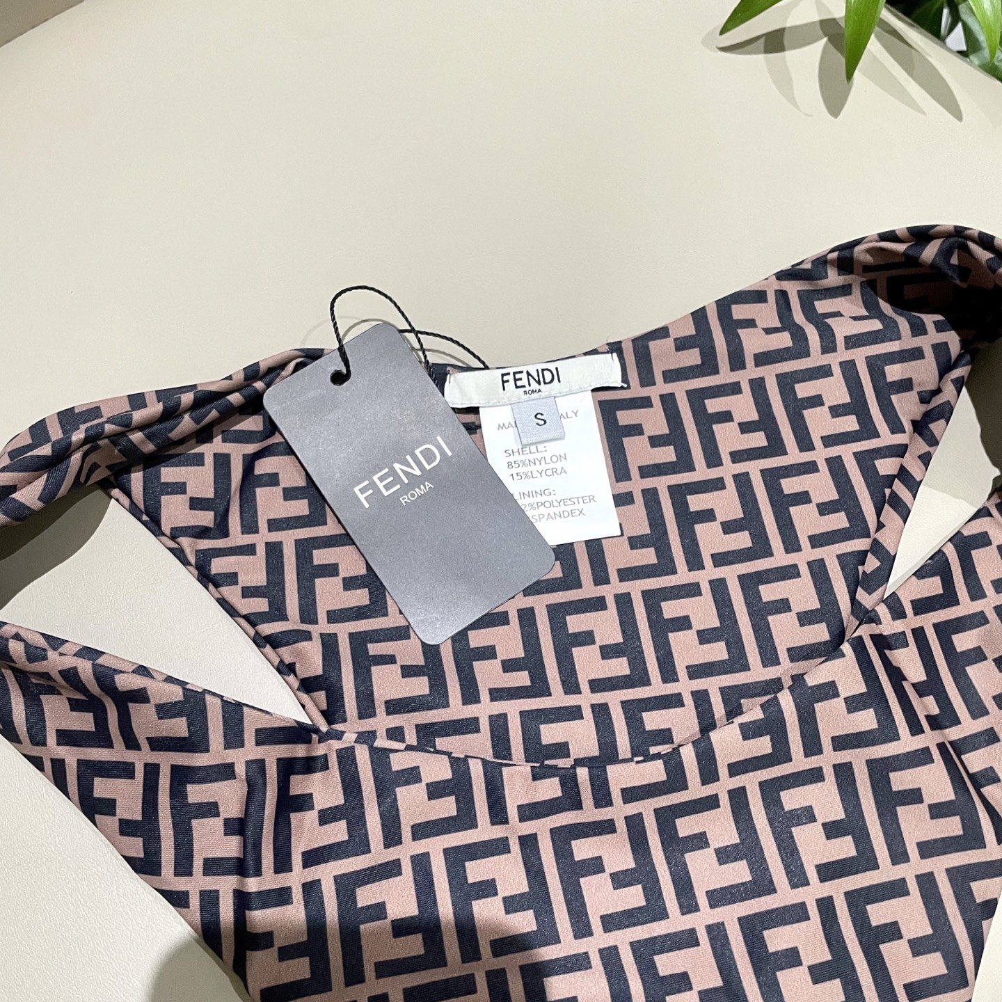 芬迪新款比基尼 带钢圈😍🥰适合多种场景的游泳衣🏊‍♀️海边 游泳池 温泉 水上乐园 漂流都可以😌内搭也完