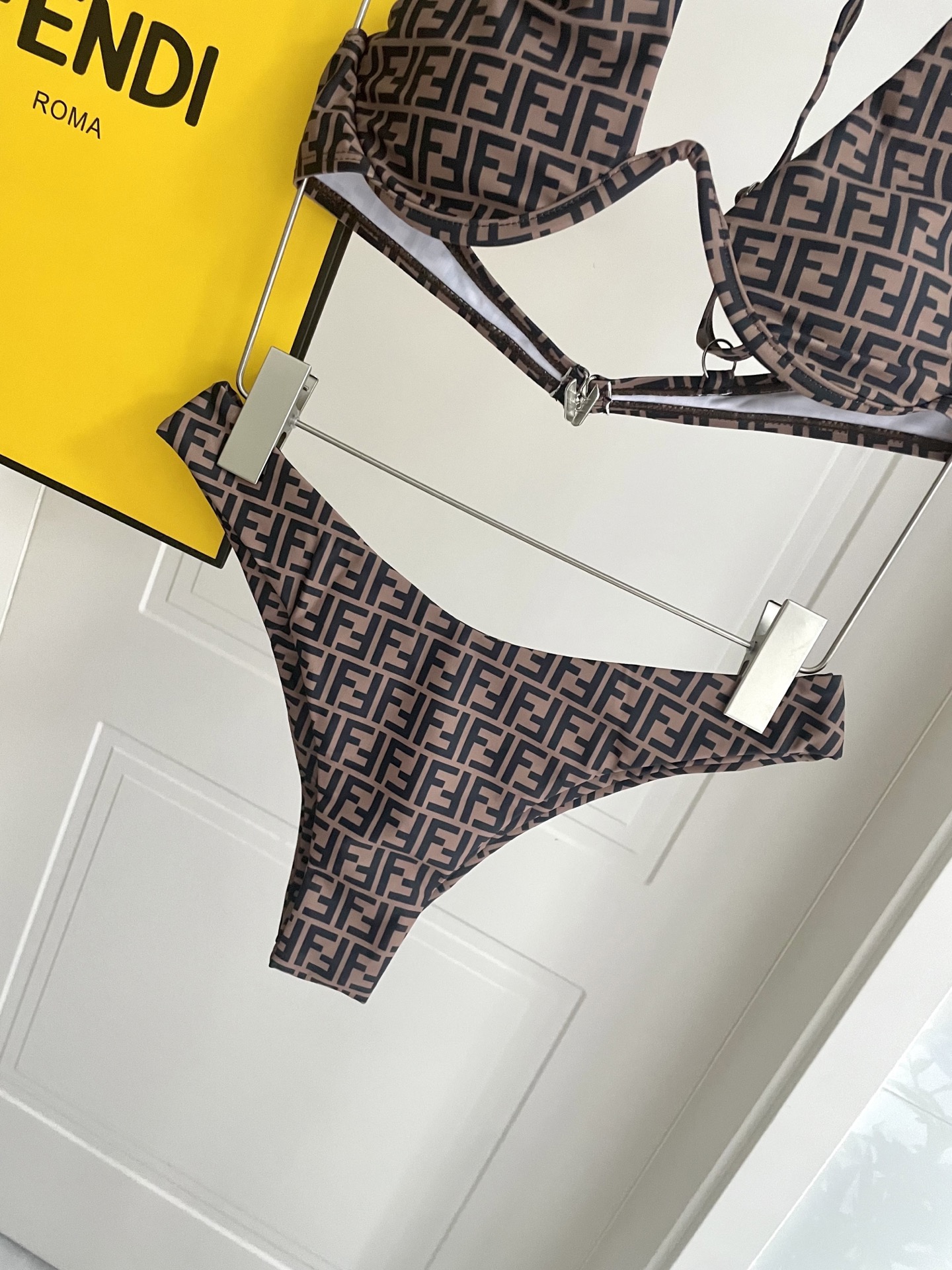 芬迪新款比基尼 带钢圈😍🥰适合多种场景的游泳衣🏊‍♀️海边 游泳池 温泉 水上乐园 漂流都可以😌内搭也完