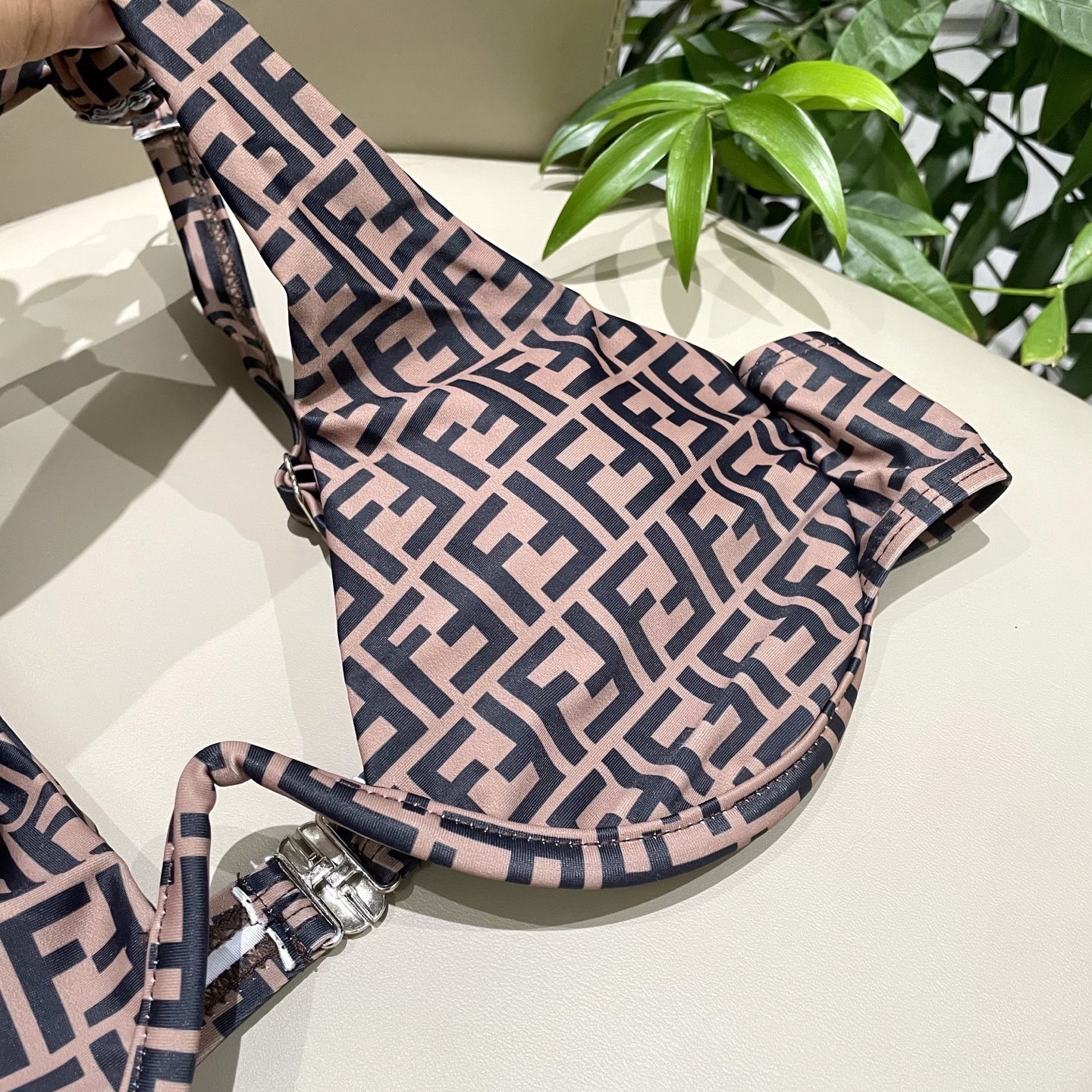 芬迪新款比基尼 带钢圈😍🥰适合多种场景的游泳衣🏊‍♀️海边 游泳池 温泉 水上乐园 漂流都可以😌内搭也完