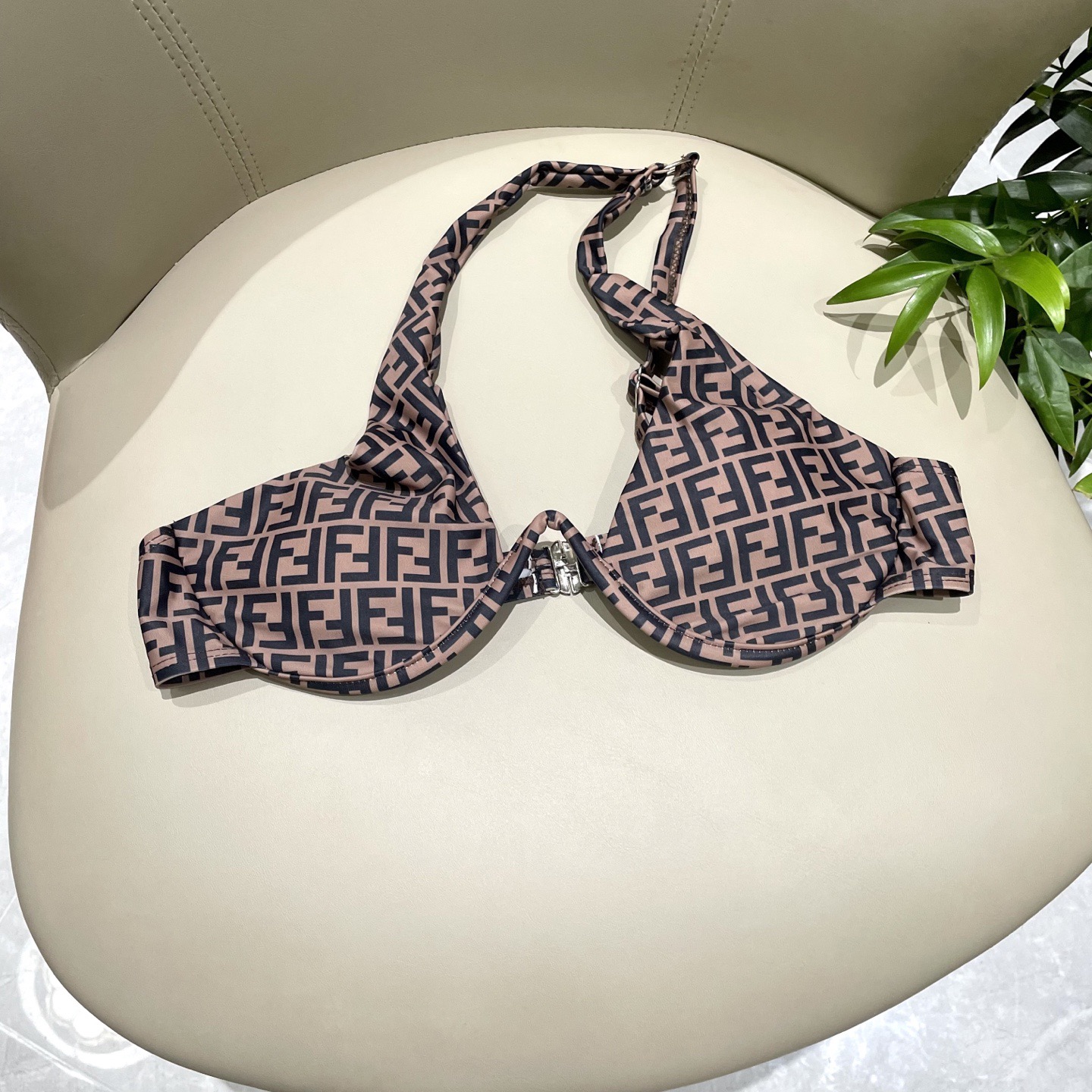 芬迪新款比基尼 带钢圈😍🥰适合多种场景的游泳衣🏊‍♀️海边 游泳池 温泉 水上乐园 漂流都可以😌内搭也完