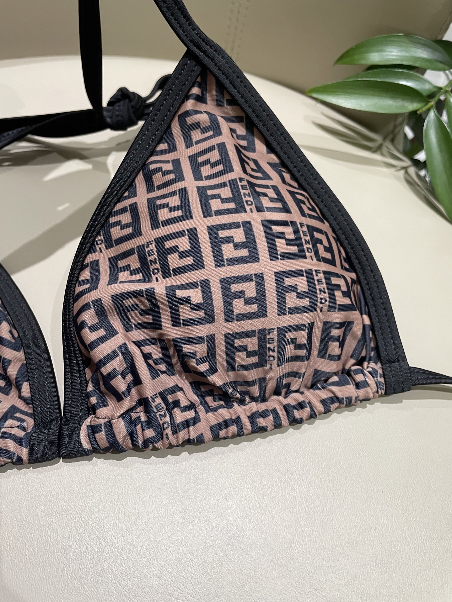 芬迪新款比基尼 😍🥰适合多种场景的游泳衣🏊‍♀️海边 游泳池 温泉 水上乐园 漂流都可以😌内搭也完全可以