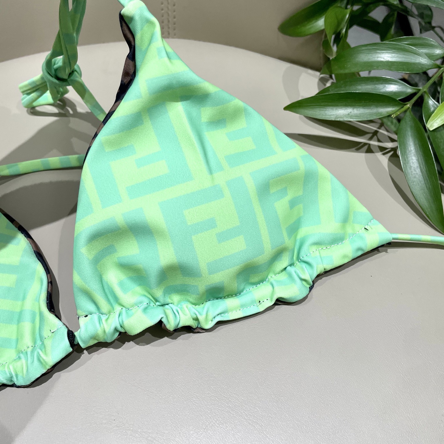 Fendi 芬迪比基尼双面可穿😍🥰适合多种场景的游泳衣🏊‍♀️海边 游泳池 温泉 水上乐园 漂流都可以😌