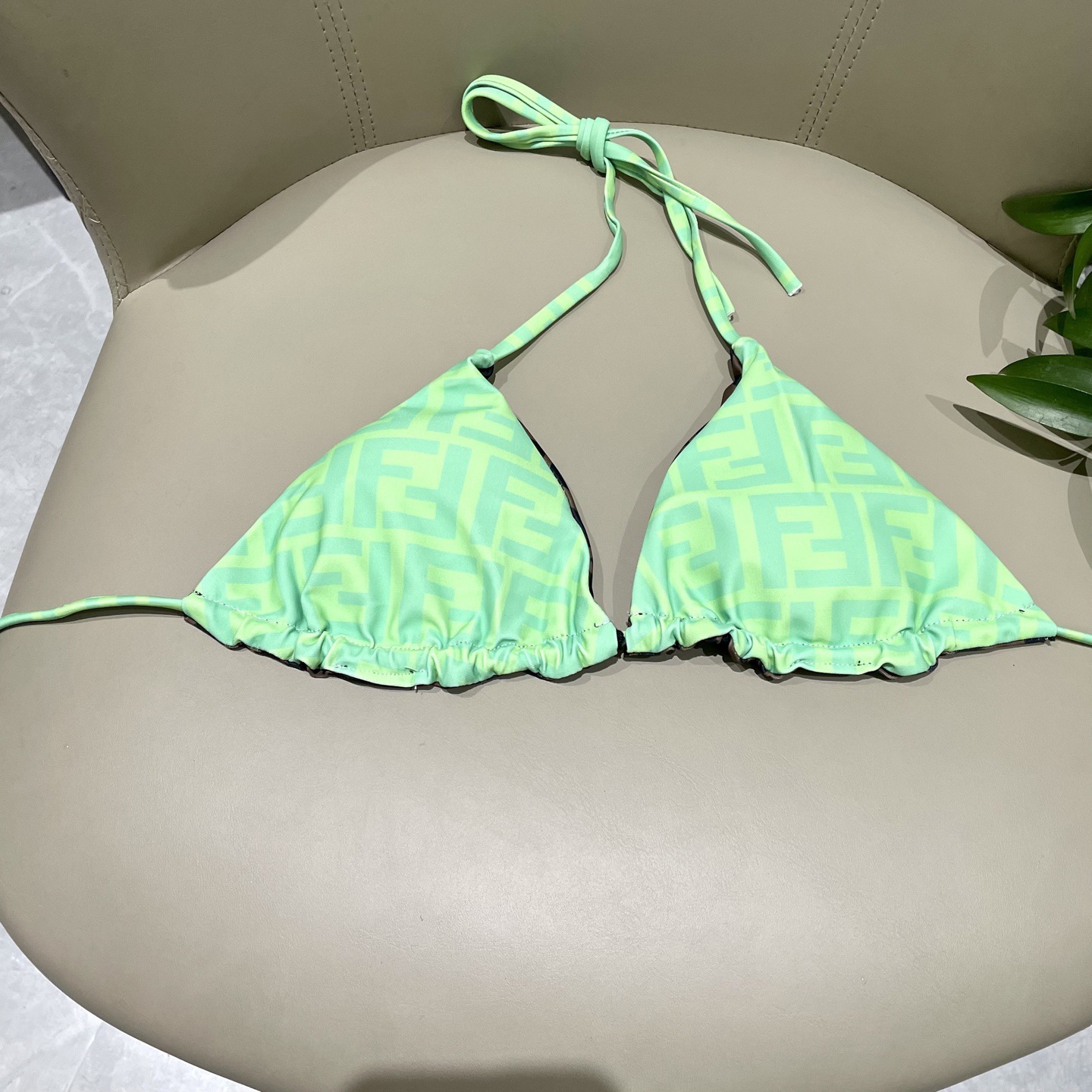 Fendi 芬迪比基尼双面可穿😍🥰适合多种场景的游泳衣🏊‍♀️海边 游泳池 温泉 水上乐园 漂流都可以😌