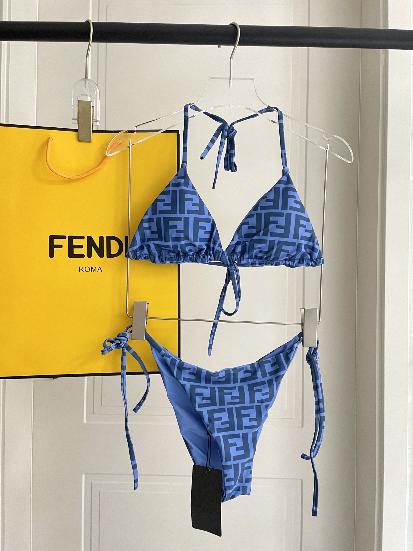 Fendi 芬迪比基尼😍🥰适合多种场景的游泳衣🏊‍♀️海边 游泳池 温泉 水上乐园 漂流都可以😌内搭也完