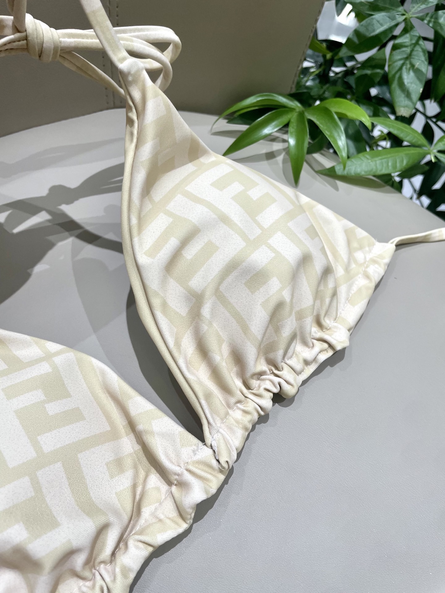 Fendi 芬迪比基尼😍🥰适合多种场景的游泳衣🏊‍♀️海边 游泳池 温泉 水上乐园 漂流都可以😌内搭也完