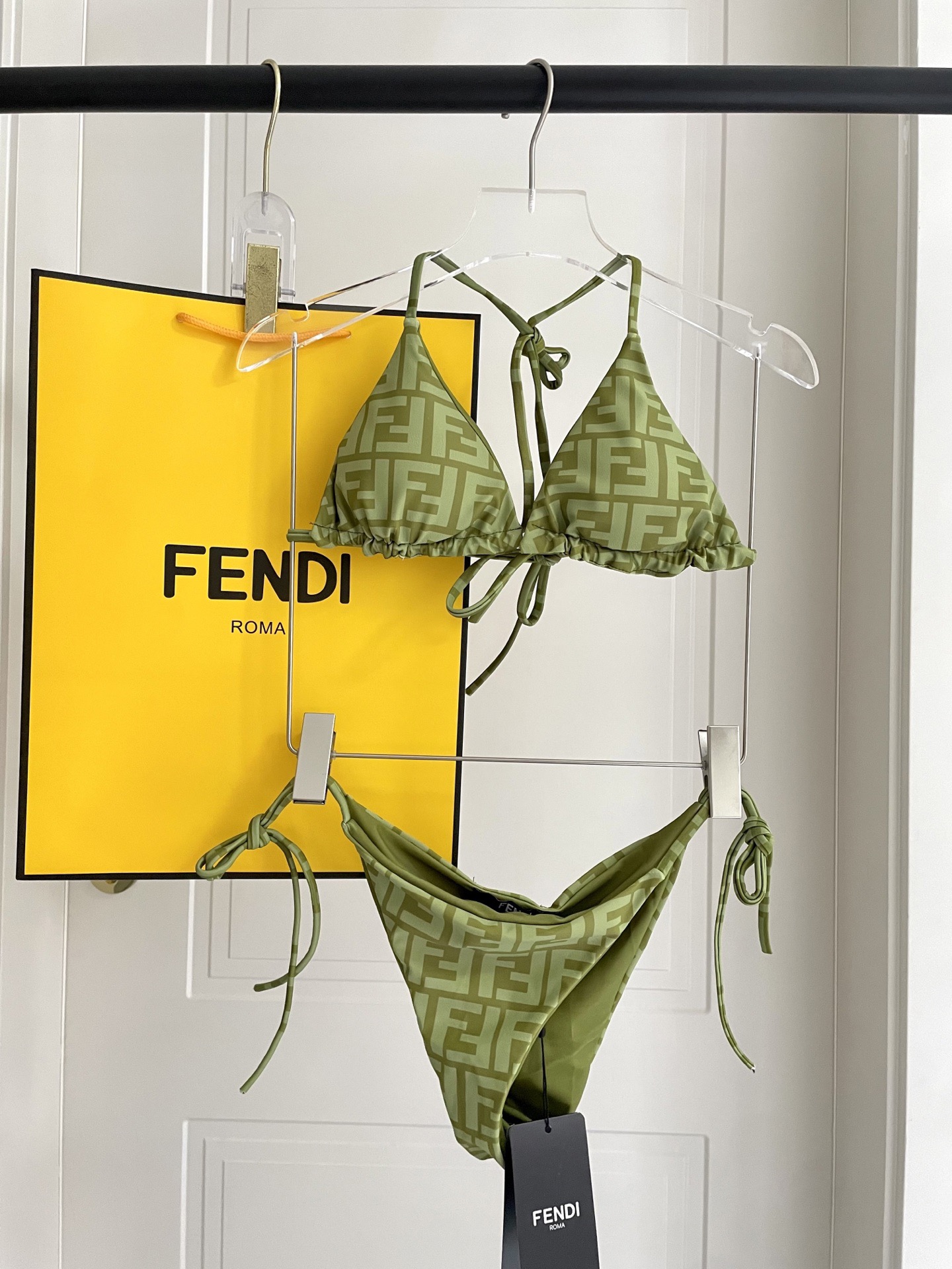 Fendi 芬迪比基尼😍🥰适合多种场景的游泳衣🏊‍♀️海边 游泳池 温泉 水上乐园 漂流都可以😌内搭也完