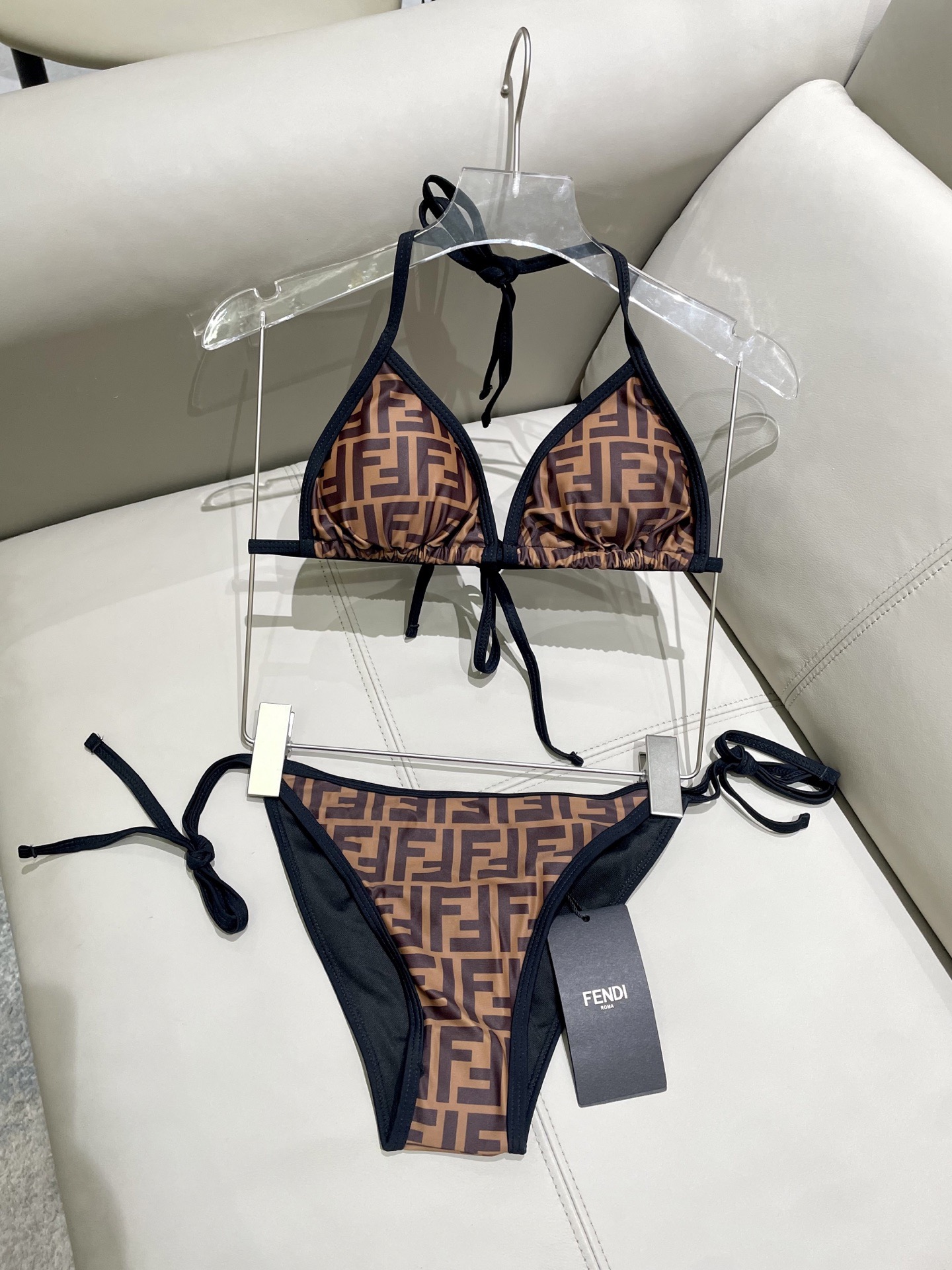 Fendi 芬迪比基尼😍🥰适合多种场景的游泳衣🏊‍♀️海边 游泳池 温泉 水上乐园 漂流都可以😌内搭也完