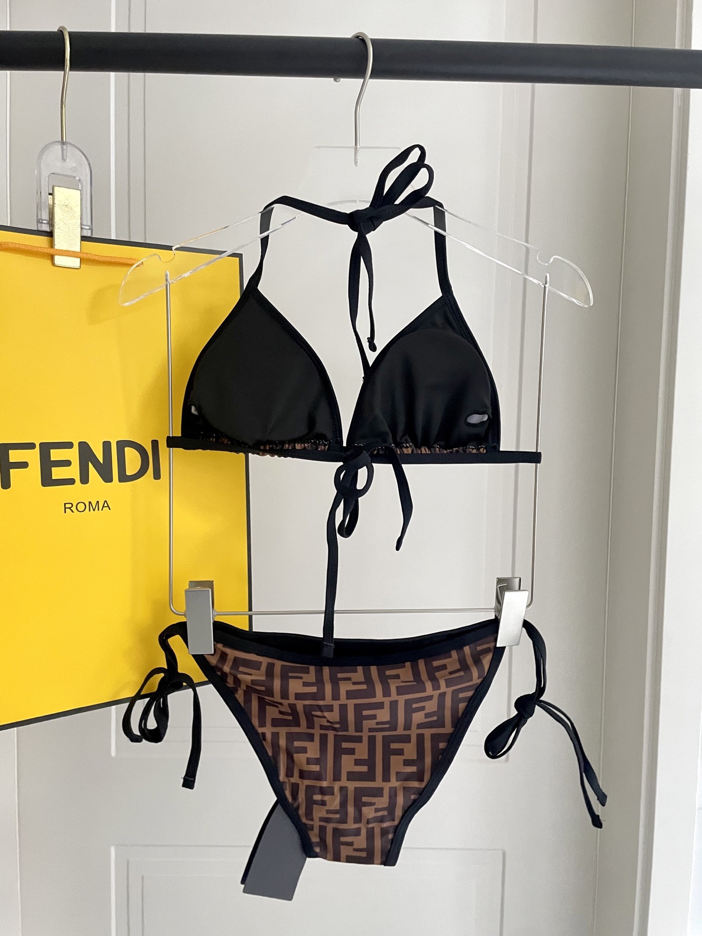 Fendi 芬迪比基尼😍🥰适合多种场景的游泳衣🏊‍♀️海边 游泳池 温泉 水上乐园 漂流都可以😌内搭也完