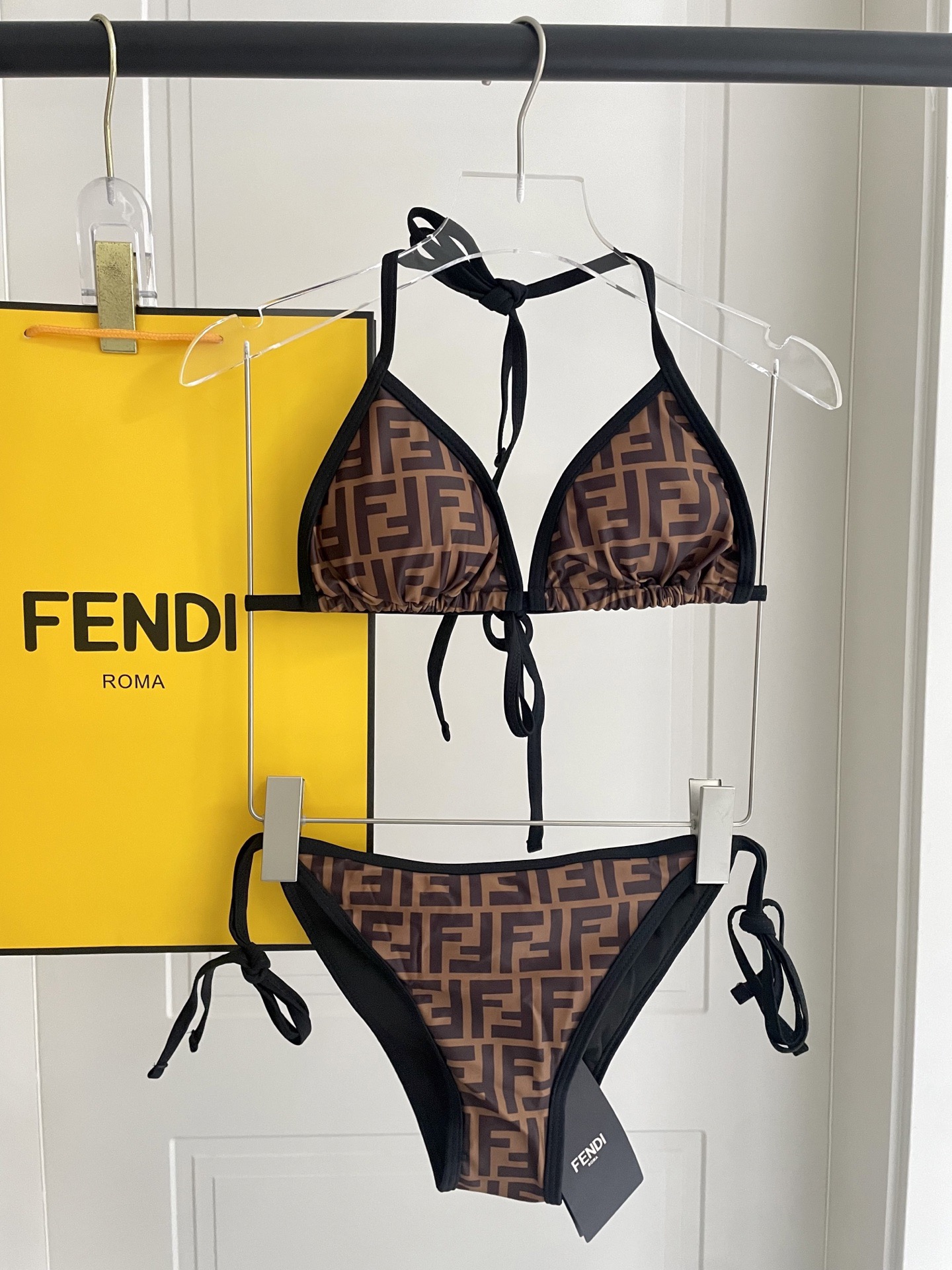 Fendi 芬迪比基尼😍🥰适合多种场景的游泳衣🏊‍♀️海边 游泳池 温泉 水上乐园 漂流都可以😌内搭也完