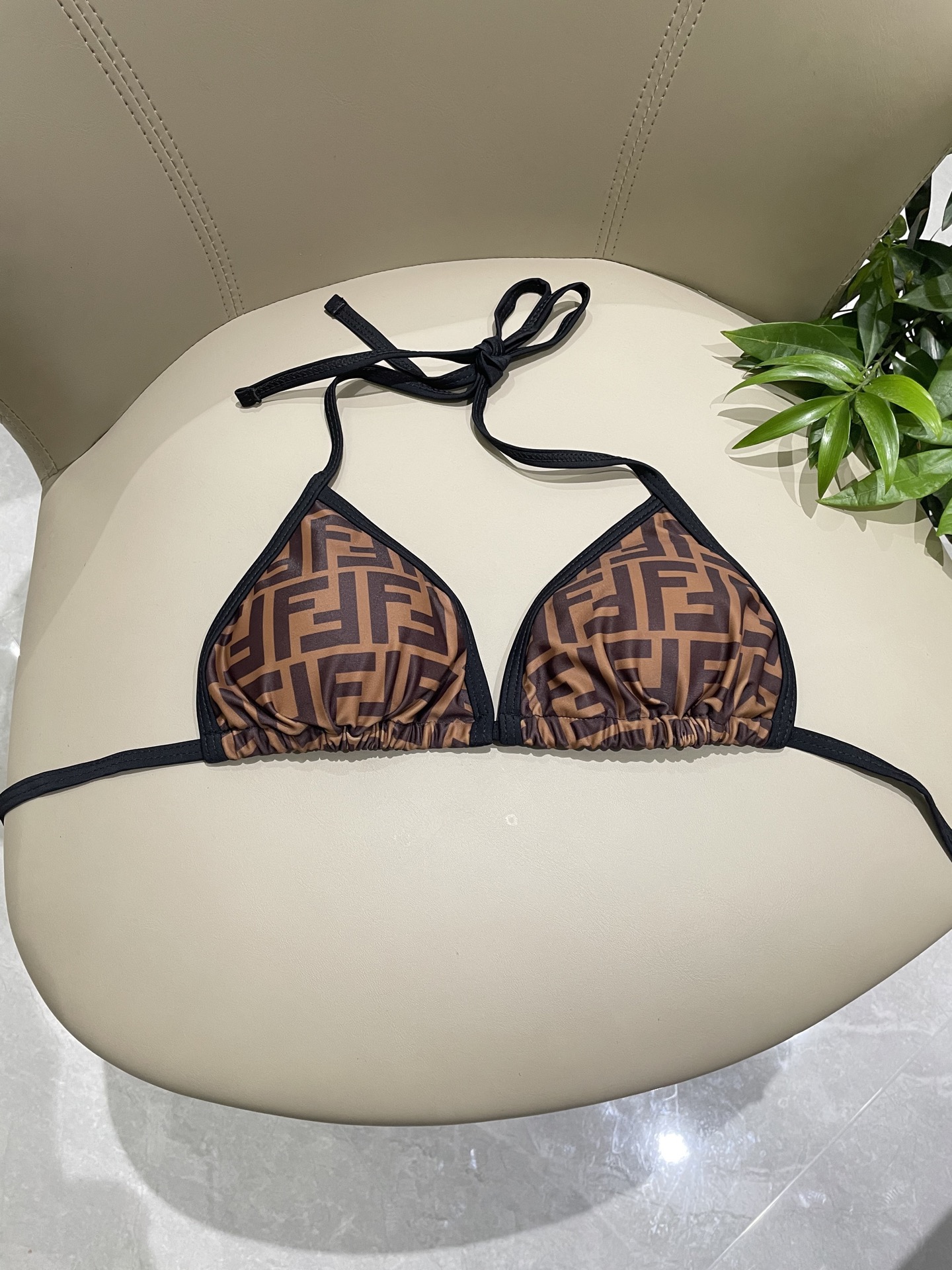 Fendi 芬迪比基尼😍🥰适合多种场景的游泳衣🏊‍♀️海边 游泳池 温泉 水上乐园 漂流都可以😌内搭也完