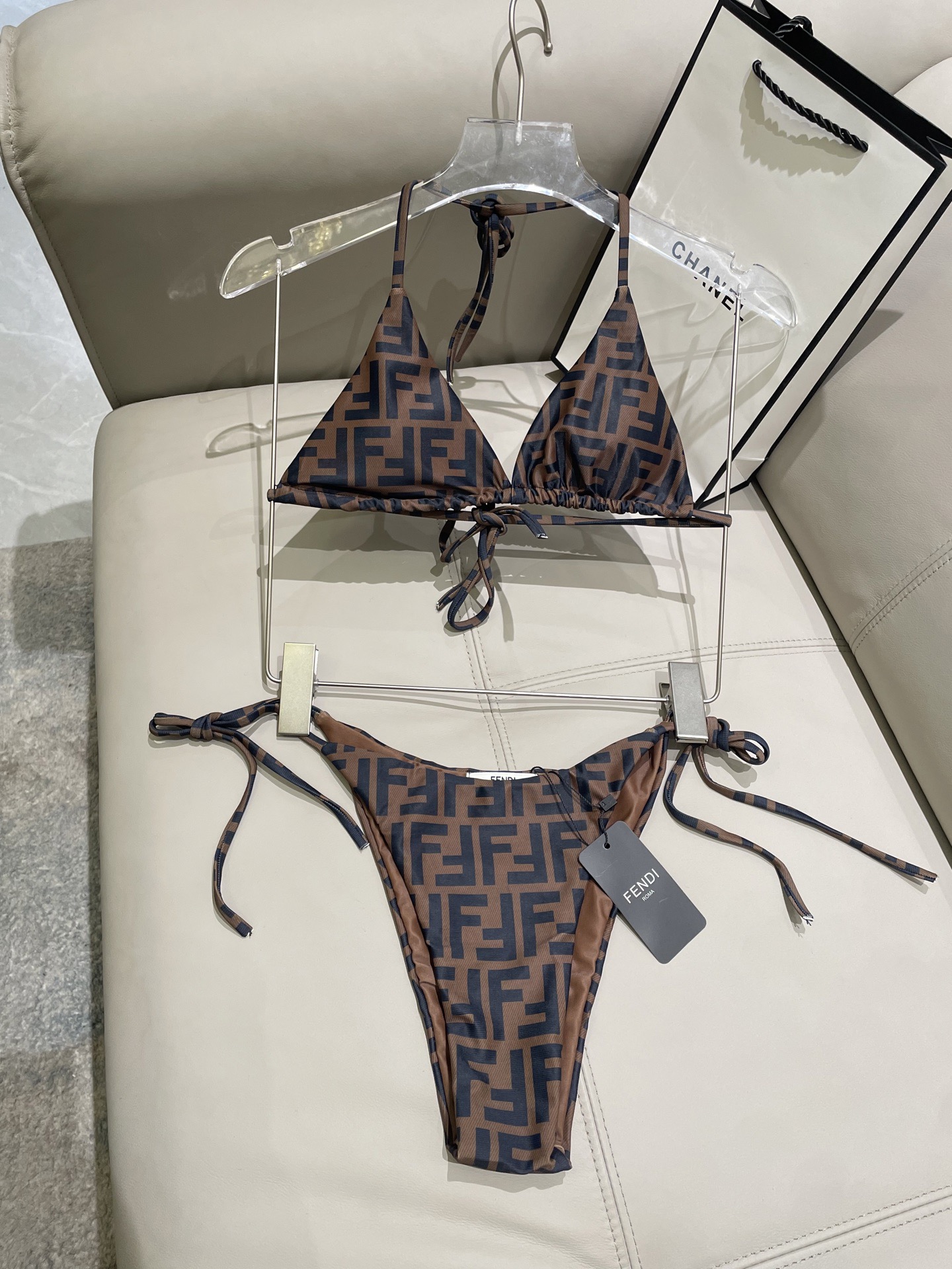 Fendi 芬迪比基尼😍🥰适合多种场景的游泳衣🏊‍♀️海边 游泳池 温泉 水上乐园 漂流都可以😌内搭也完