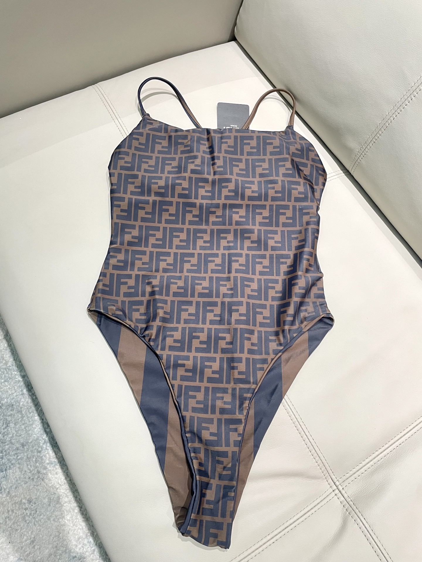 Fendi 芬迪泳衣😍🥰适合多种场景的游泳衣🏊‍♀️海边 游泳池 温泉 水上乐园 漂流都可以😌内搭也完全