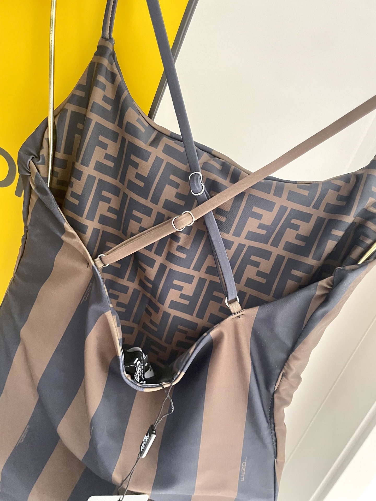 Fendi 芬迪泳衣😍🥰适合多种场景的游泳衣🏊‍♀️海边 游泳池 温泉 水上乐园 漂流都可以😌内搭也完全
