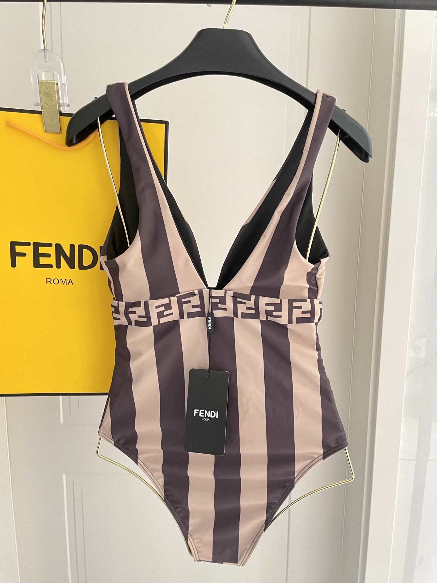 Fendi 芬迪连体😍🥰适合多种场景的游泳衣🏊‍♀️海边 游泳池 温泉 水上乐园 漂流都可以😌内搭也完全