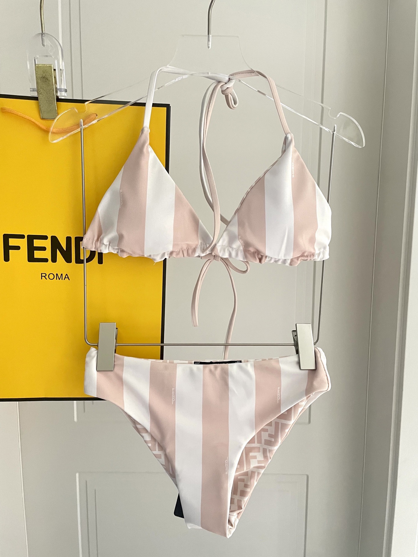 Fendi 芬迪比基尼😍🥰适合多种场景的游泳衣🏊‍♀️海边 游泳池 温泉 水上乐园 漂流都可以😌内搭也完