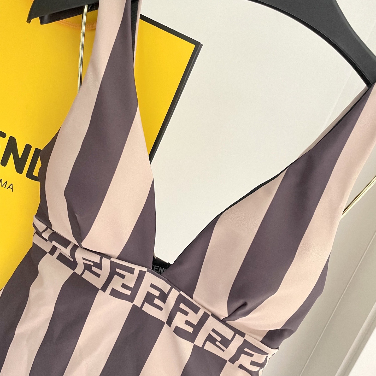 Fendi 芬迪连体😍🥰适合多种场景的游泳衣🏊‍♀️海边 游泳池 温泉 水上乐园 漂流都可以😌内搭也完全