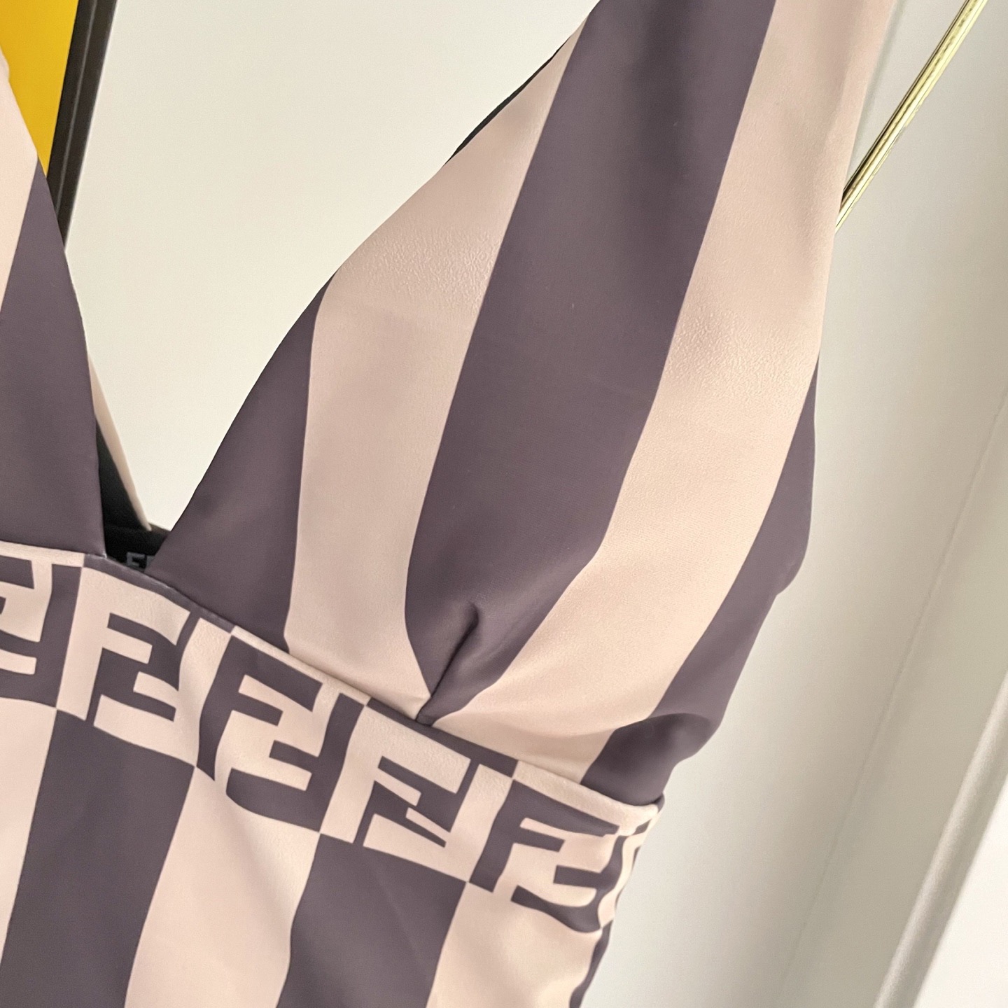 Fendi 芬迪连体😍🥰适合多种场景的游泳衣🏊‍♀️海边 游泳池 温泉 水上乐园 漂流都可以😌内搭也完全
