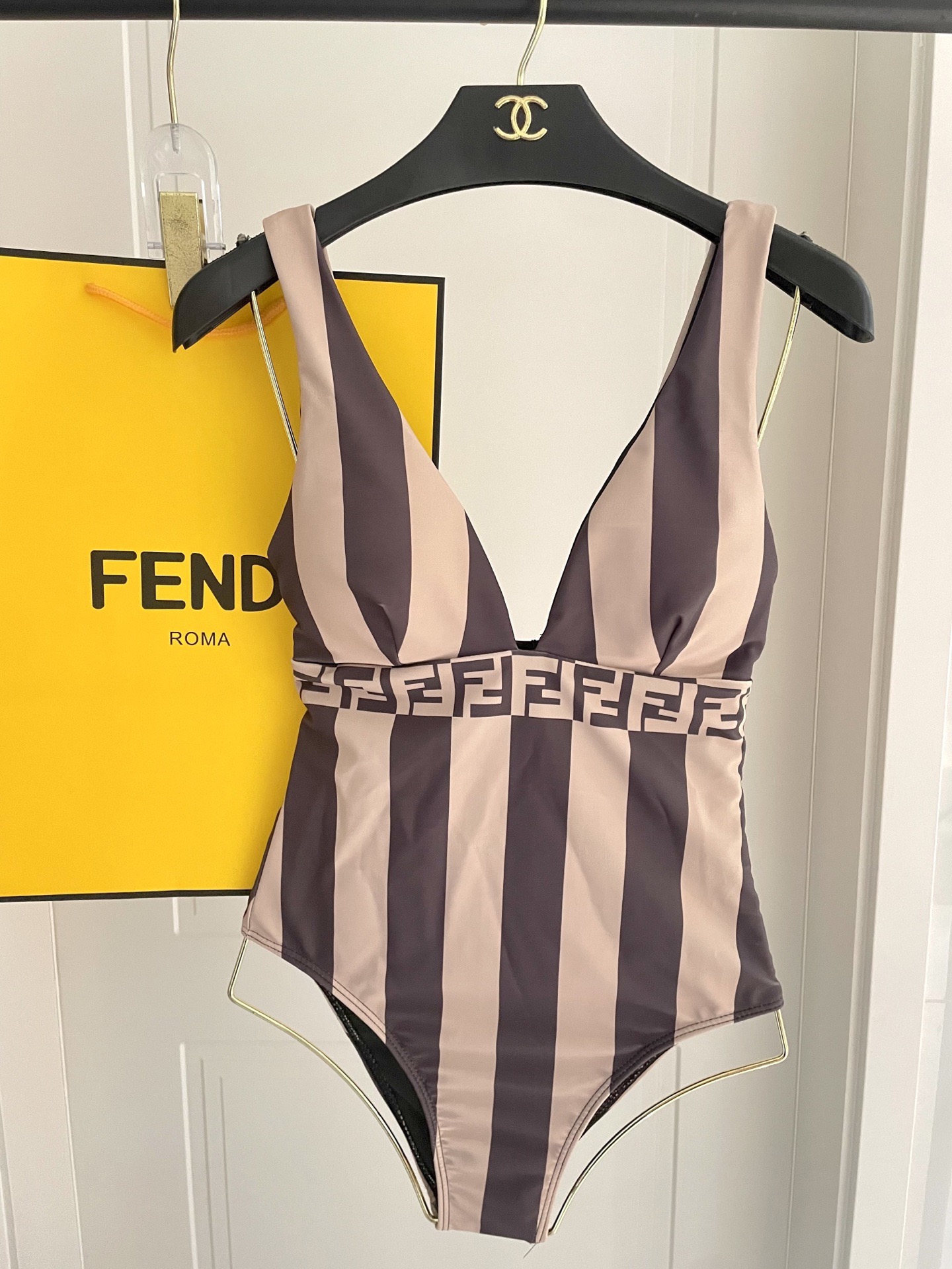 Fendi 芬迪连体😍🥰适合多种场景的游泳衣🏊‍♀️海边 游泳池 温泉 水上乐园 漂流都可以😌内搭也完全
