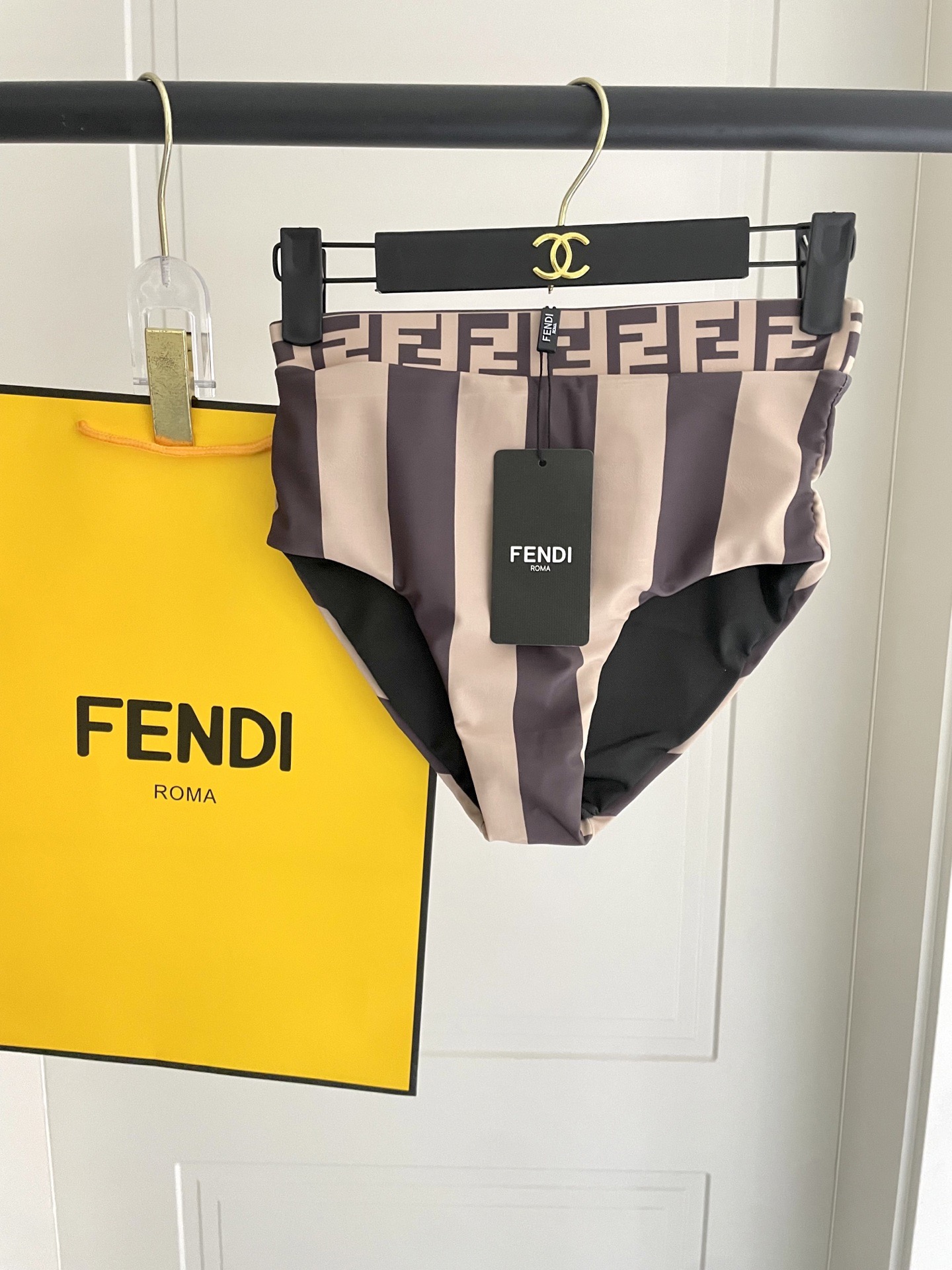 Fendi 芬迪连体😍🥰适合多种场景的游泳衣🏊‍♀️海边 游泳池 温泉 水上乐园 漂流都可以😌内搭也完全