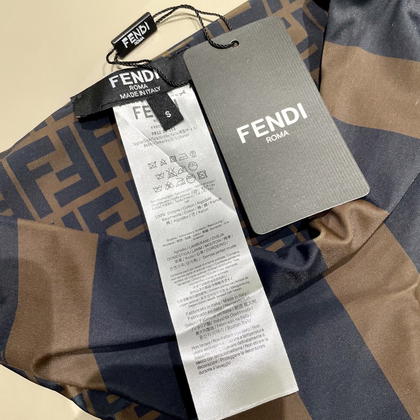 Fendi 芬迪比基尼😍🥰适合多种场景的游泳衣🏊‍♀️海边 游泳池 温泉 水上乐园 漂流都可以😌内搭也完