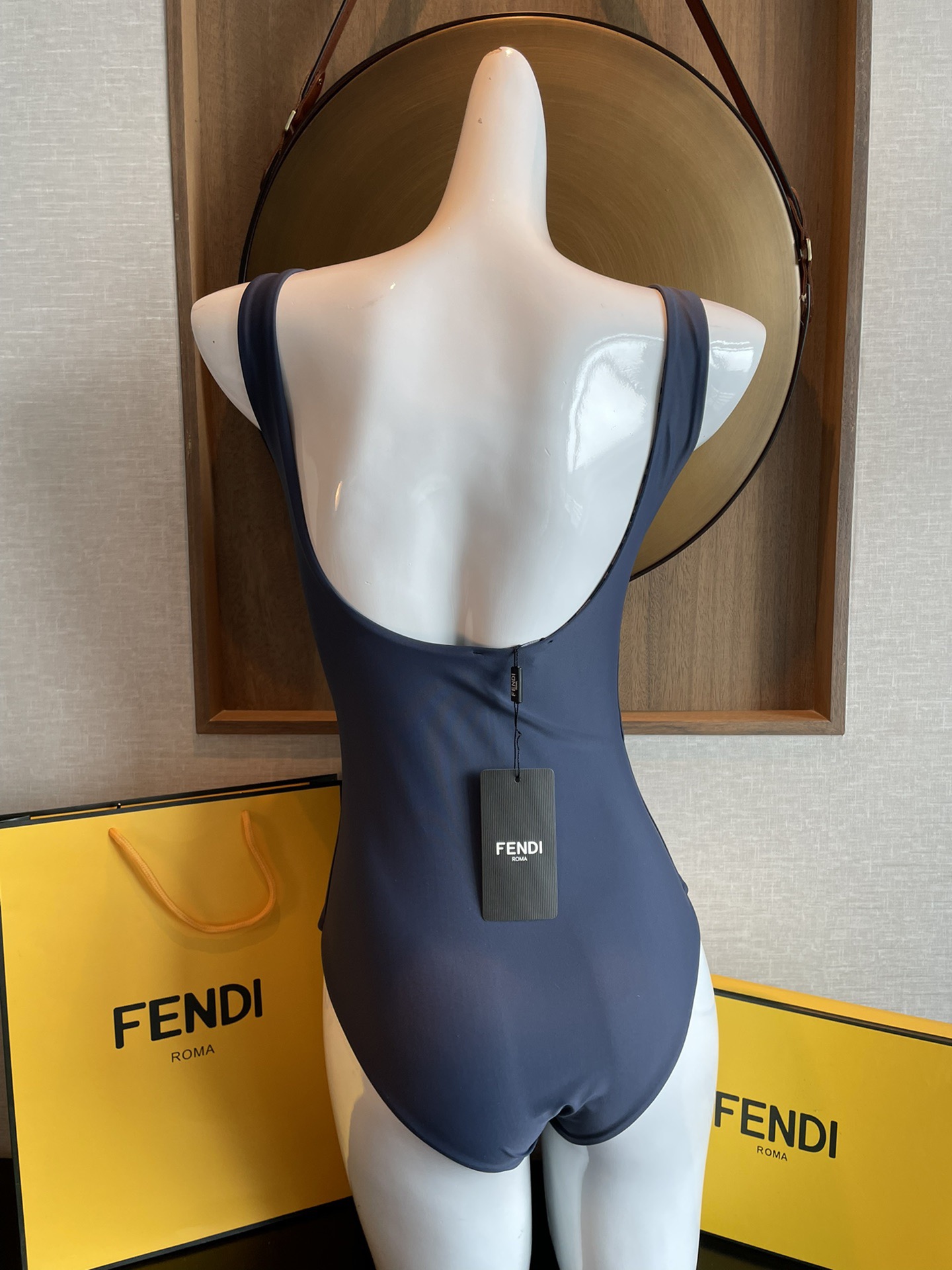 Fendi 芬迪连体😍🥰适合多种场景的游泳衣🏊‍♀️海边 游泳池 温泉 水上乐园 漂流都可以😌内搭也完全