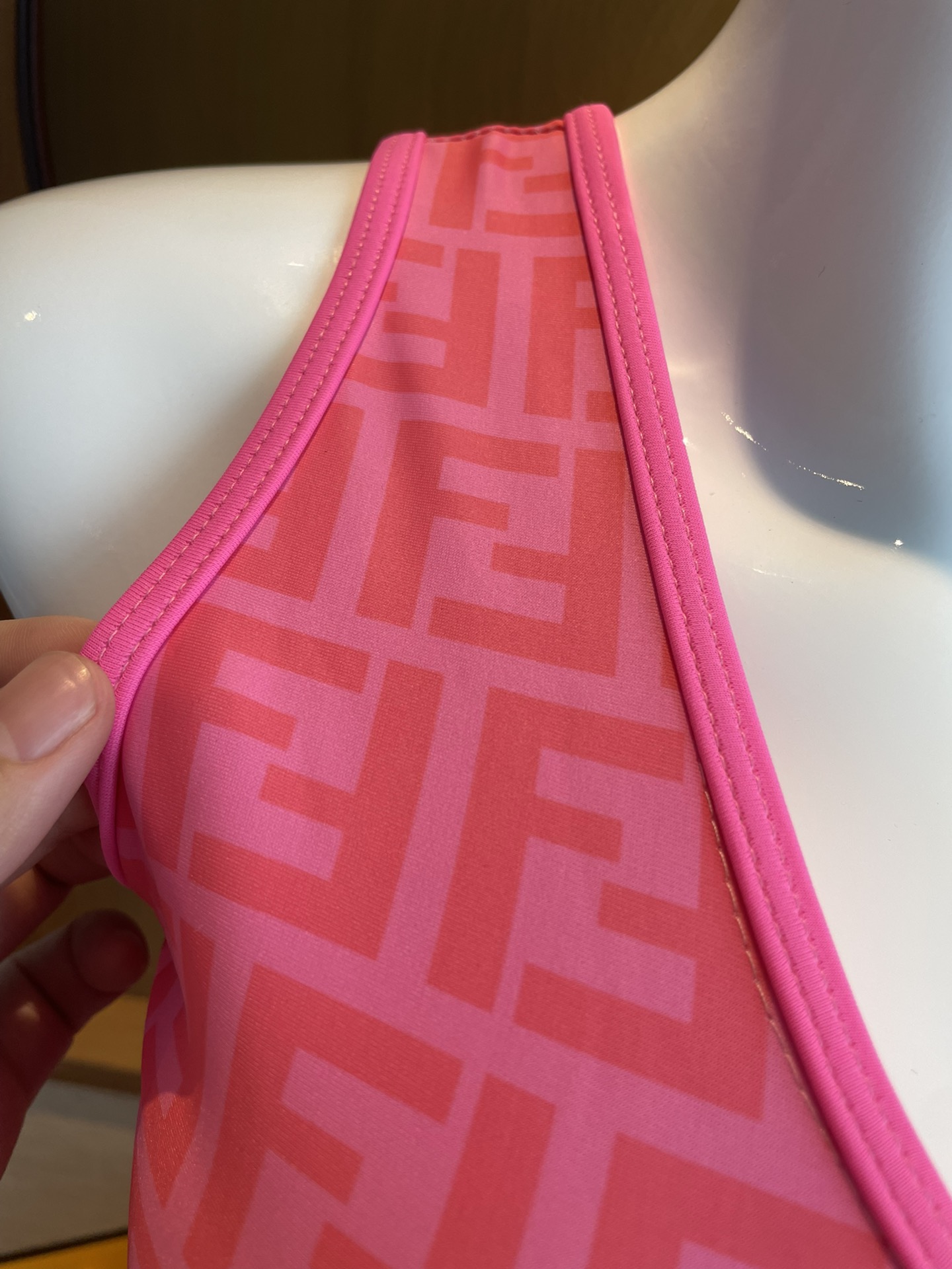 Fendi 芬迪连体😍🥰适合多种场景的游泳衣🏊‍♀️海边 游泳池 温泉 水上乐园 漂流都可以😌内搭也完全