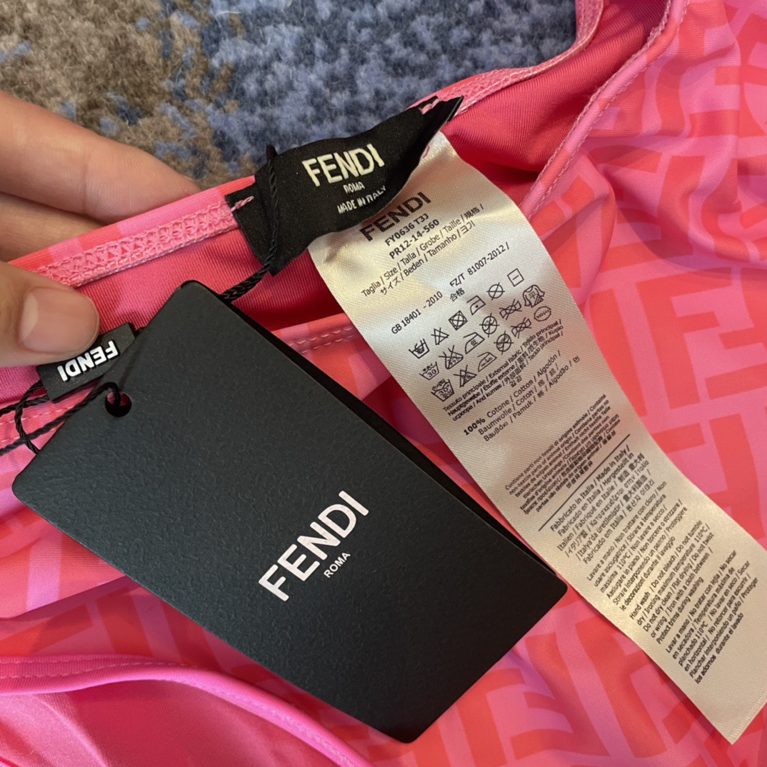Fendi 芬迪连体😍🥰适合多种场景的游泳衣🏊‍♀️海边 游泳池 温泉 水上乐园 漂流都可以😌内搭也完全