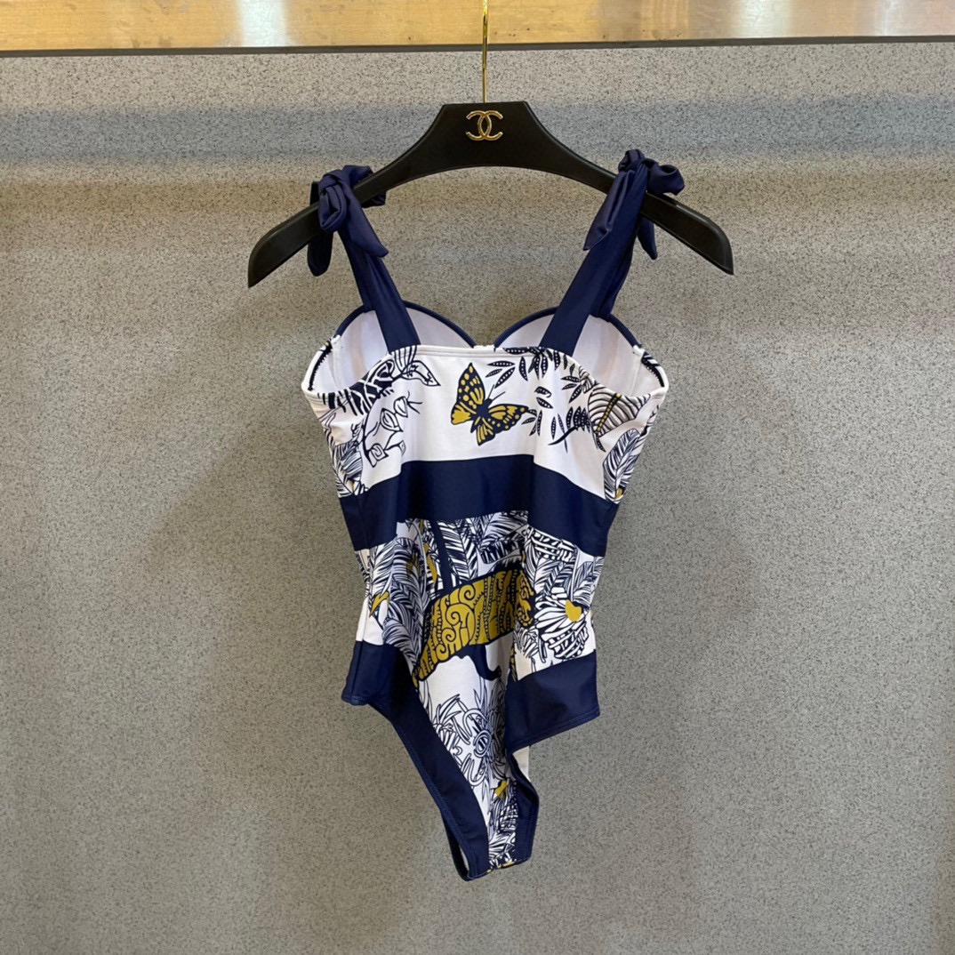 Dior两件套 泳衣➕纱裙 新款动画丛林泳衣😍🥰适合多种场景的游泳衣🏊‍♀️海边 游泳池 温泉 水上乐园