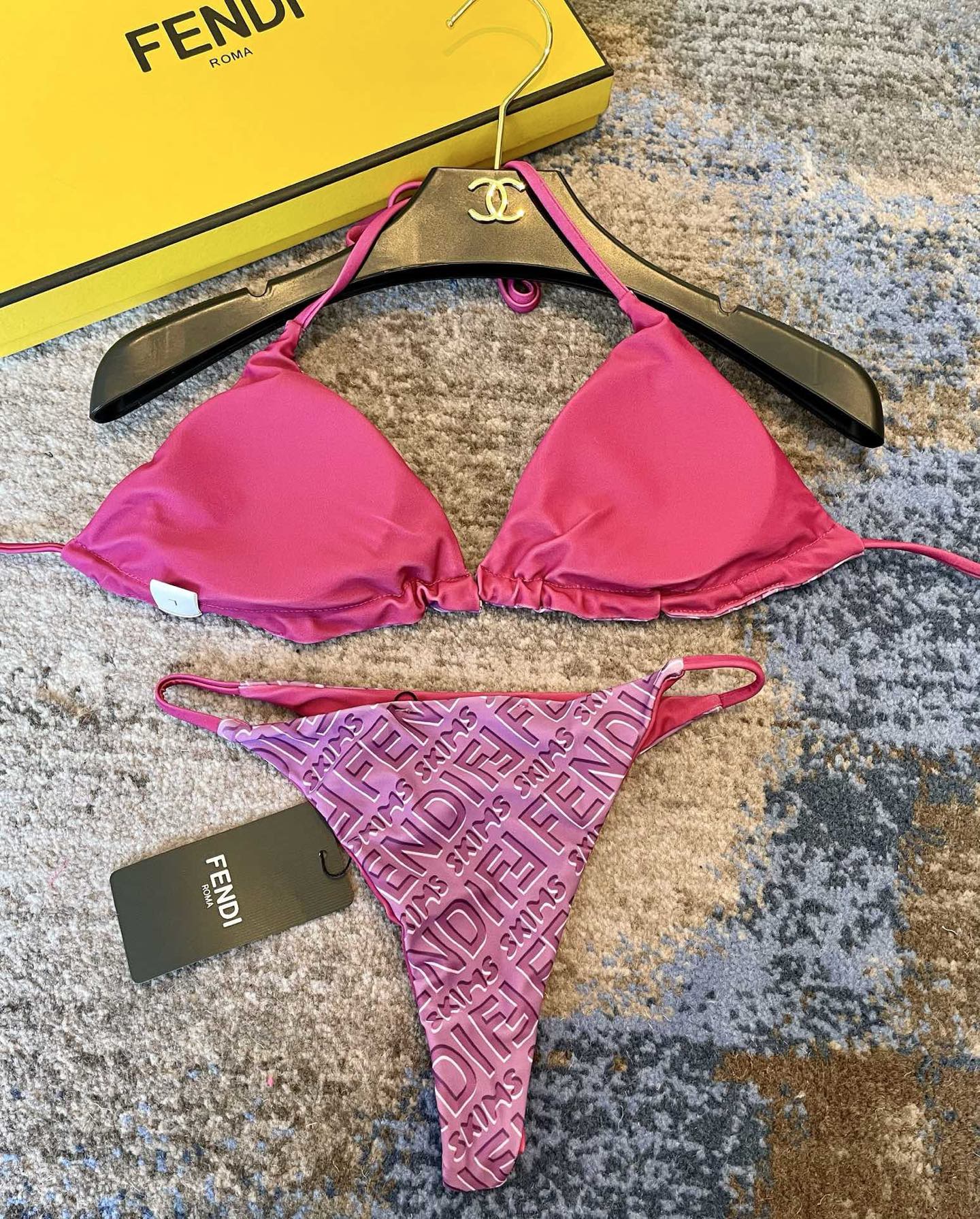 Fend新款SKIMS联名定制双面穿比基尼泳衣~字母logo印花系带挂脖文胸内衣+三角裤两件套装，卡其色