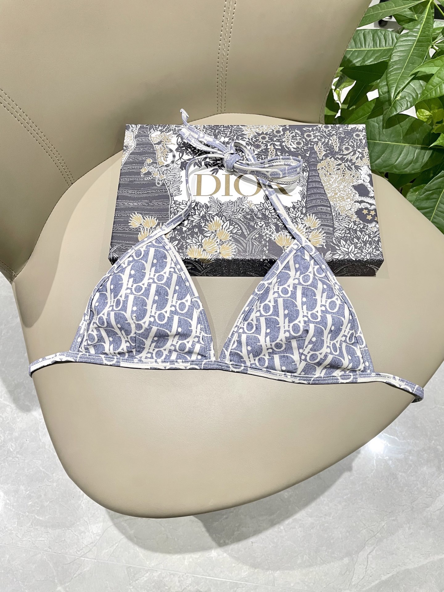 迪奥新款分体泳衣 三件套 比基尼➕裤裙 时尚潮流款 😍🥰适合多种场景的游泳衣🏊‍♀️海边 游泳池 温泉 