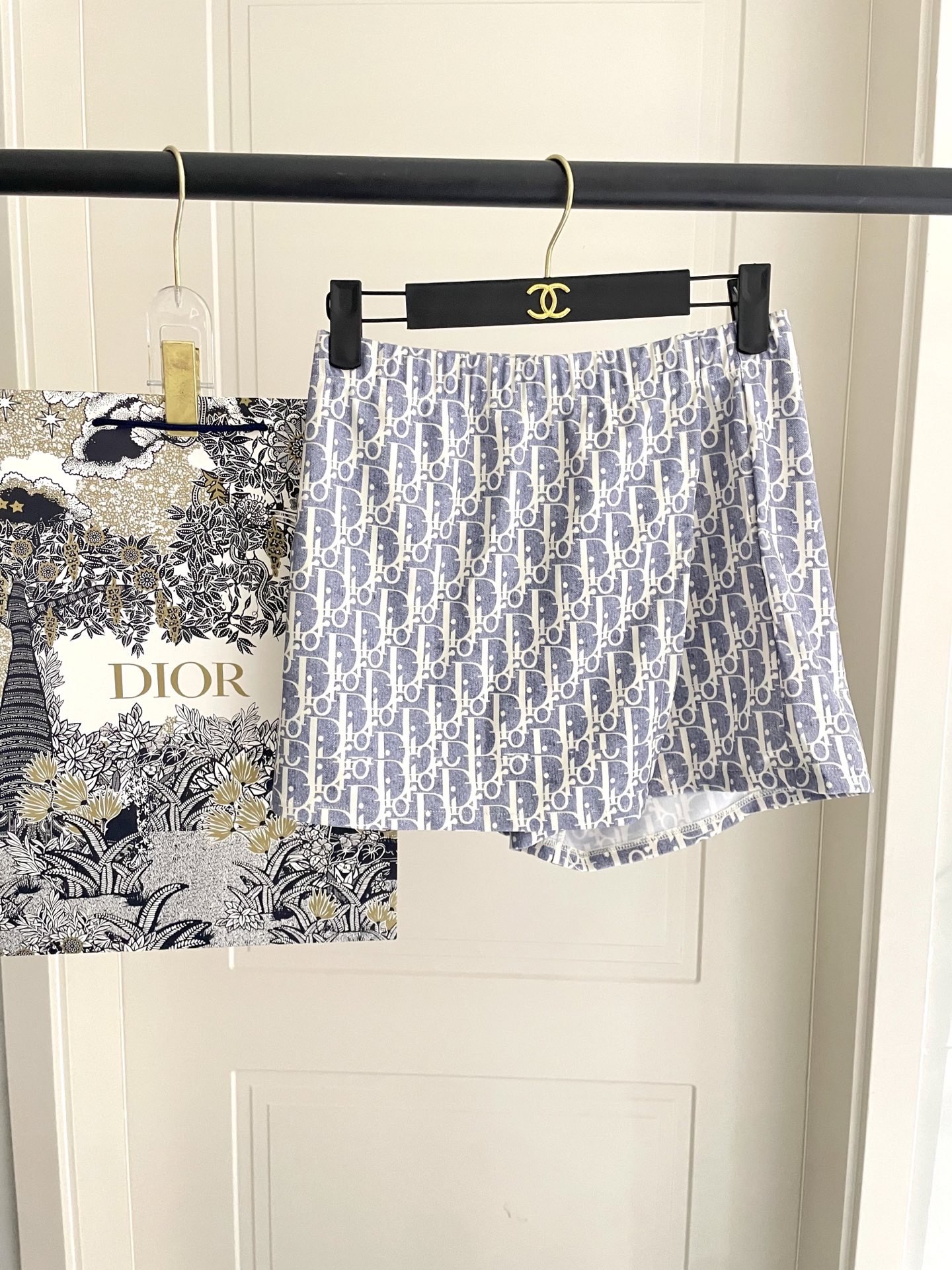 迪奥新款分体泳衣 三件套 比基尼➕裤裙 时尚潮流款 😍🥰适合多种场景的游泳衣🏊‍♀️海边 游泳池 温泉 