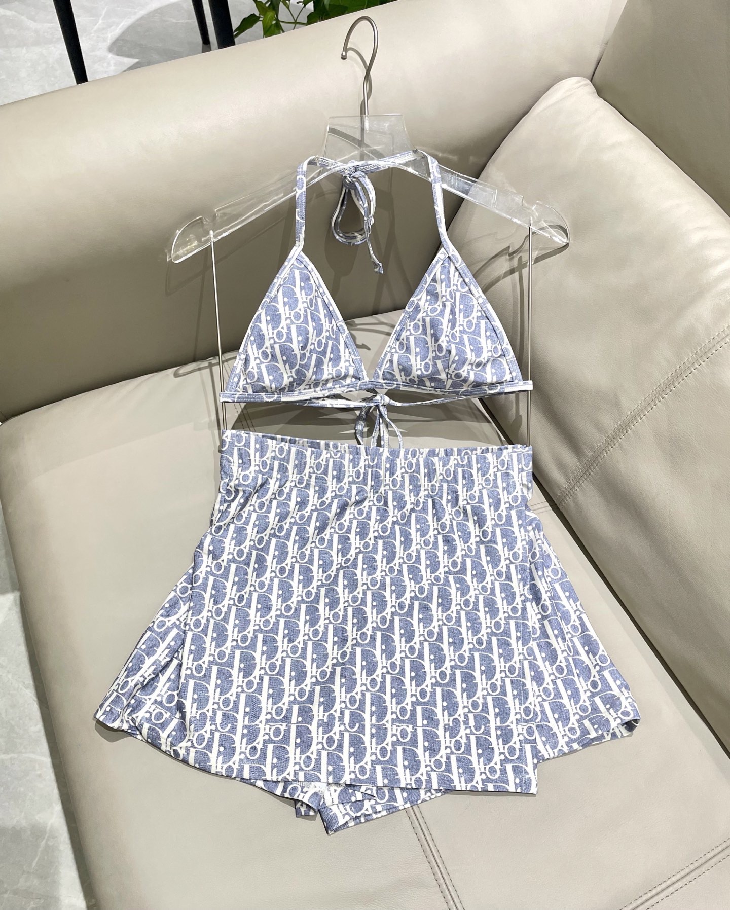 迪奥新款分体泳衣 三件套 比基尼➕裤裙 时尚潮流款 😍🥰适合多种场景的游泳衣🏊‍♀️海边 游泳池 温泉 