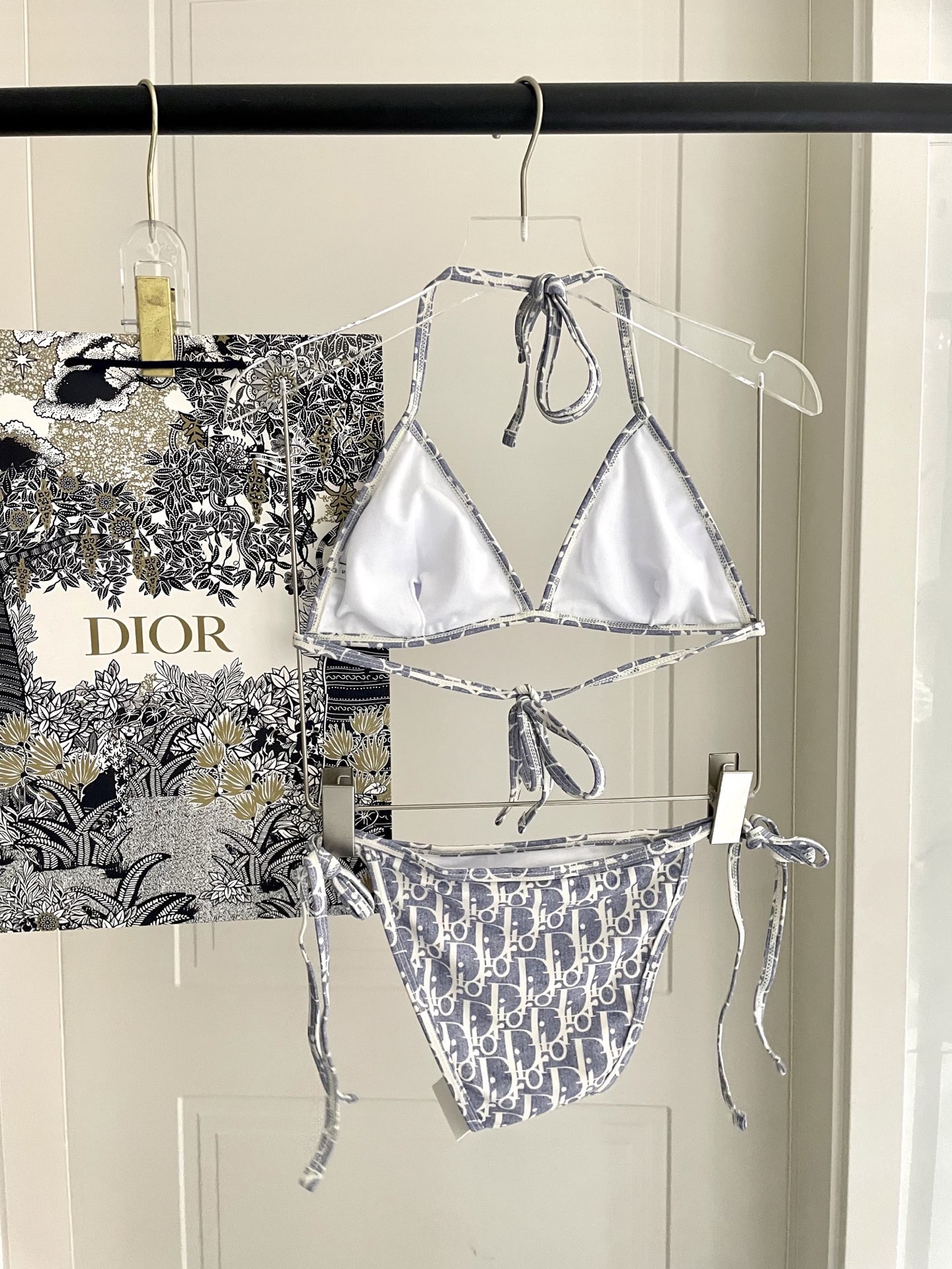 迪奥新款分体泳衣 三件套 比基尼➕裤裙 时尚潮流款 😍🥰适合多种场景的游泳衣🏊‍♀️海边 游泳池 温泉 