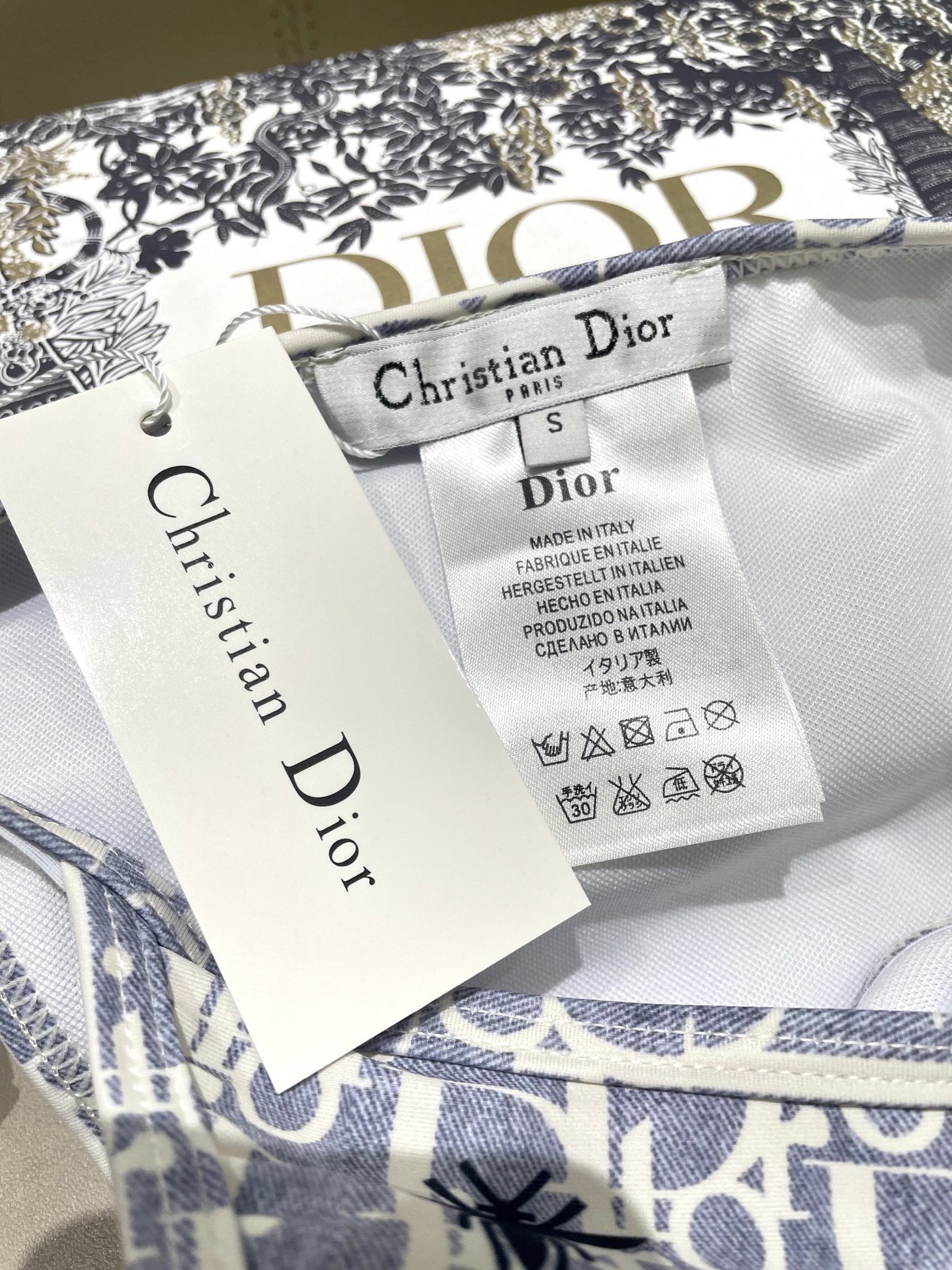 迪奥新款分体泳衣 三件套 比基尼➕裤裙 时尚潮流款 😍🥰适合多种场景的游泳衣🏊‍♀️海边 游泳池 温泉 