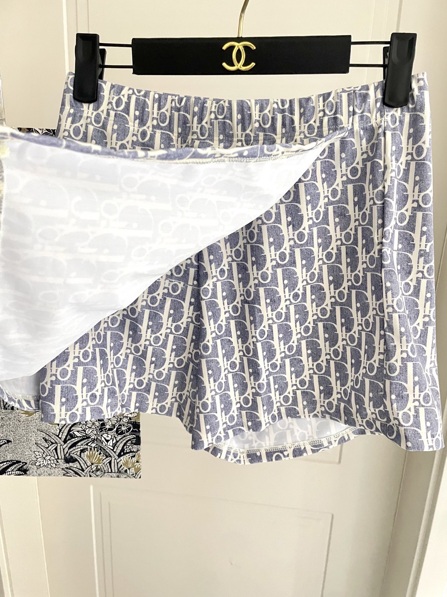 迪奥新款分体泳衣 三件套 比基尼➕裤裙 时尚潮流款 😍🥰适合多种场景的游泳衣🏊‍♀️海边 游泳池 温泉 